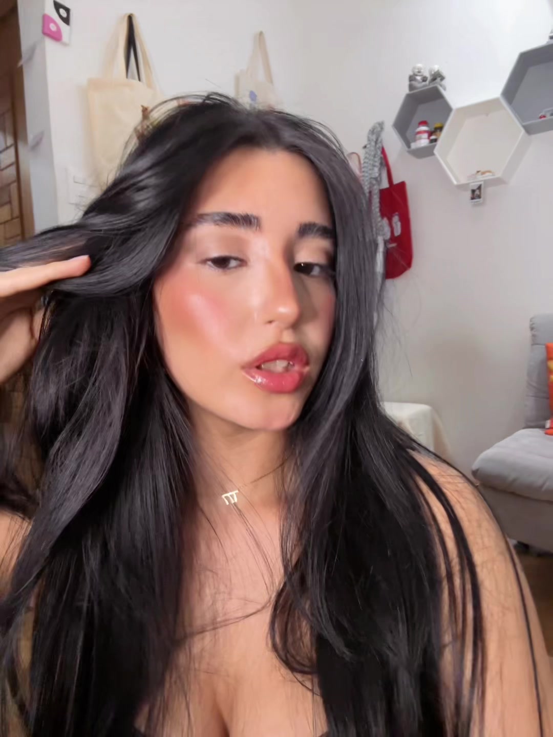 @whothisluckygirl