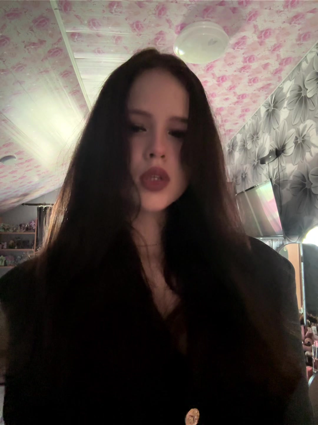 @scarlet_rose