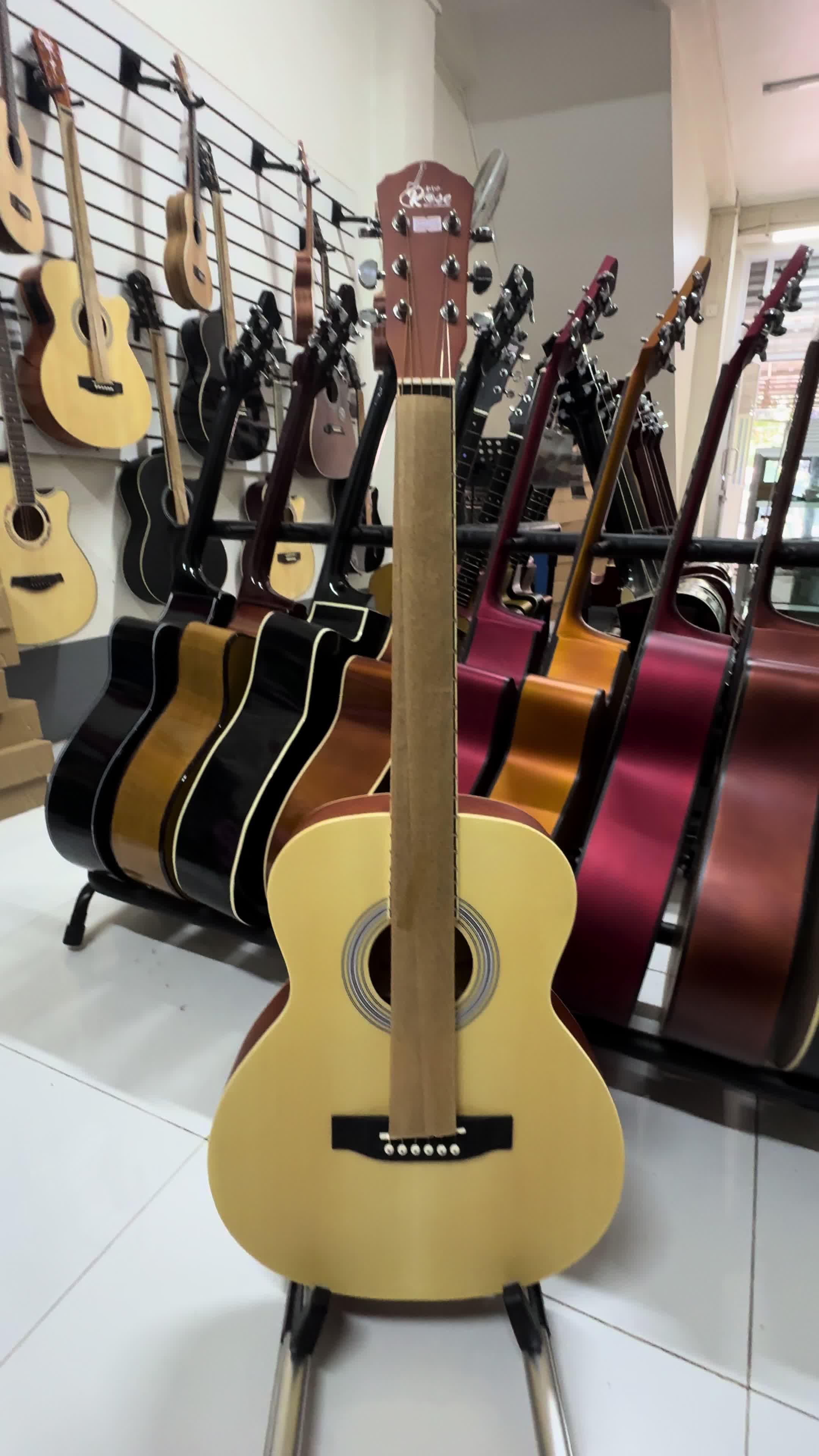 @DaungDaungDin_Guitar Shop