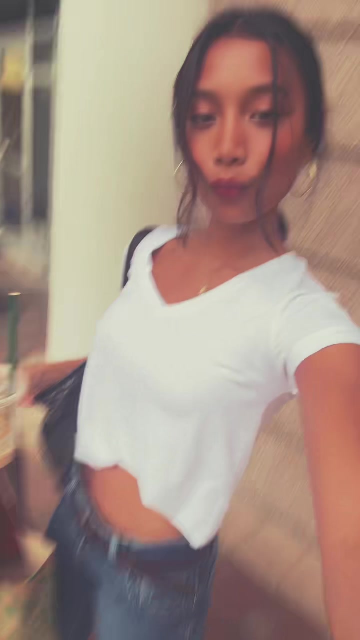 @larasantaines