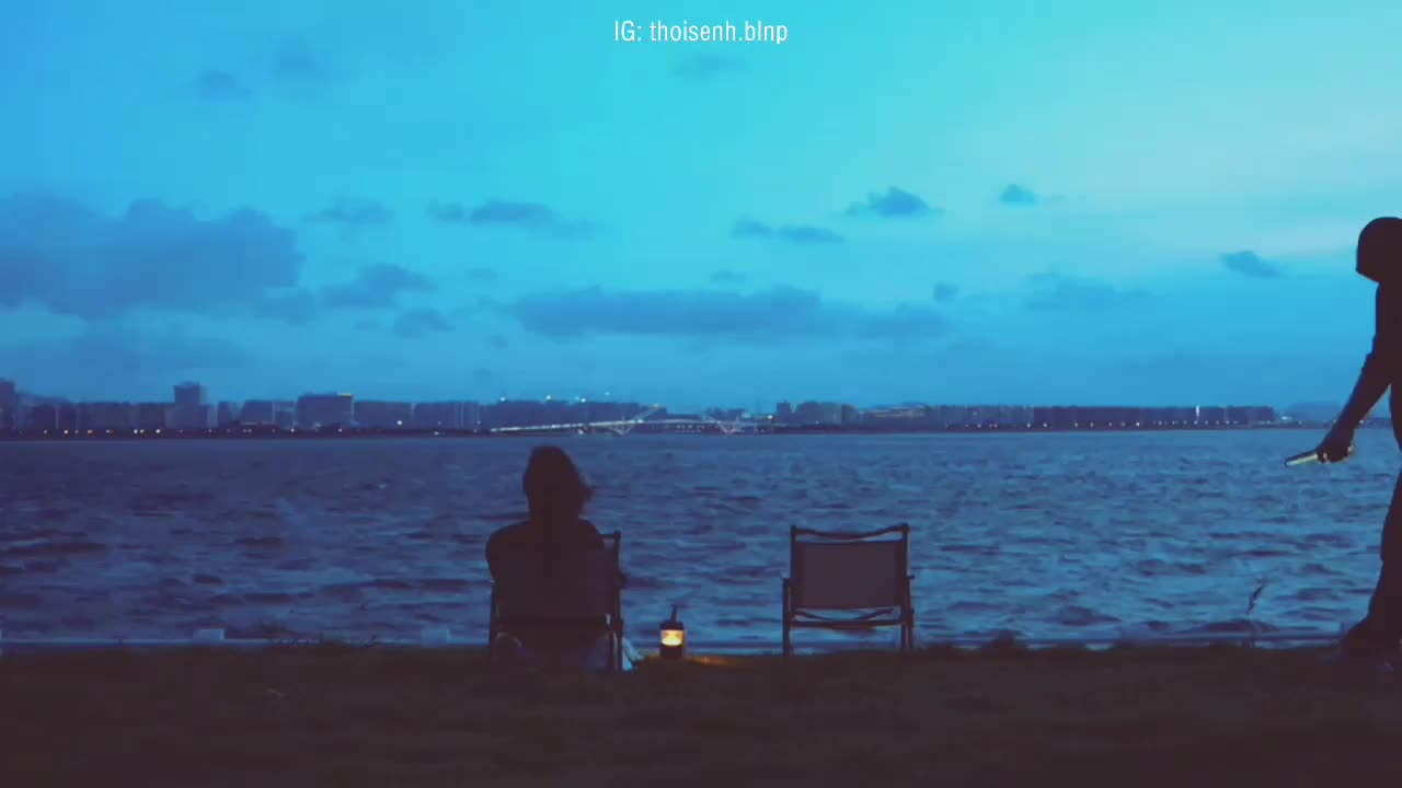@hoa anh đào nở vào trời đông.