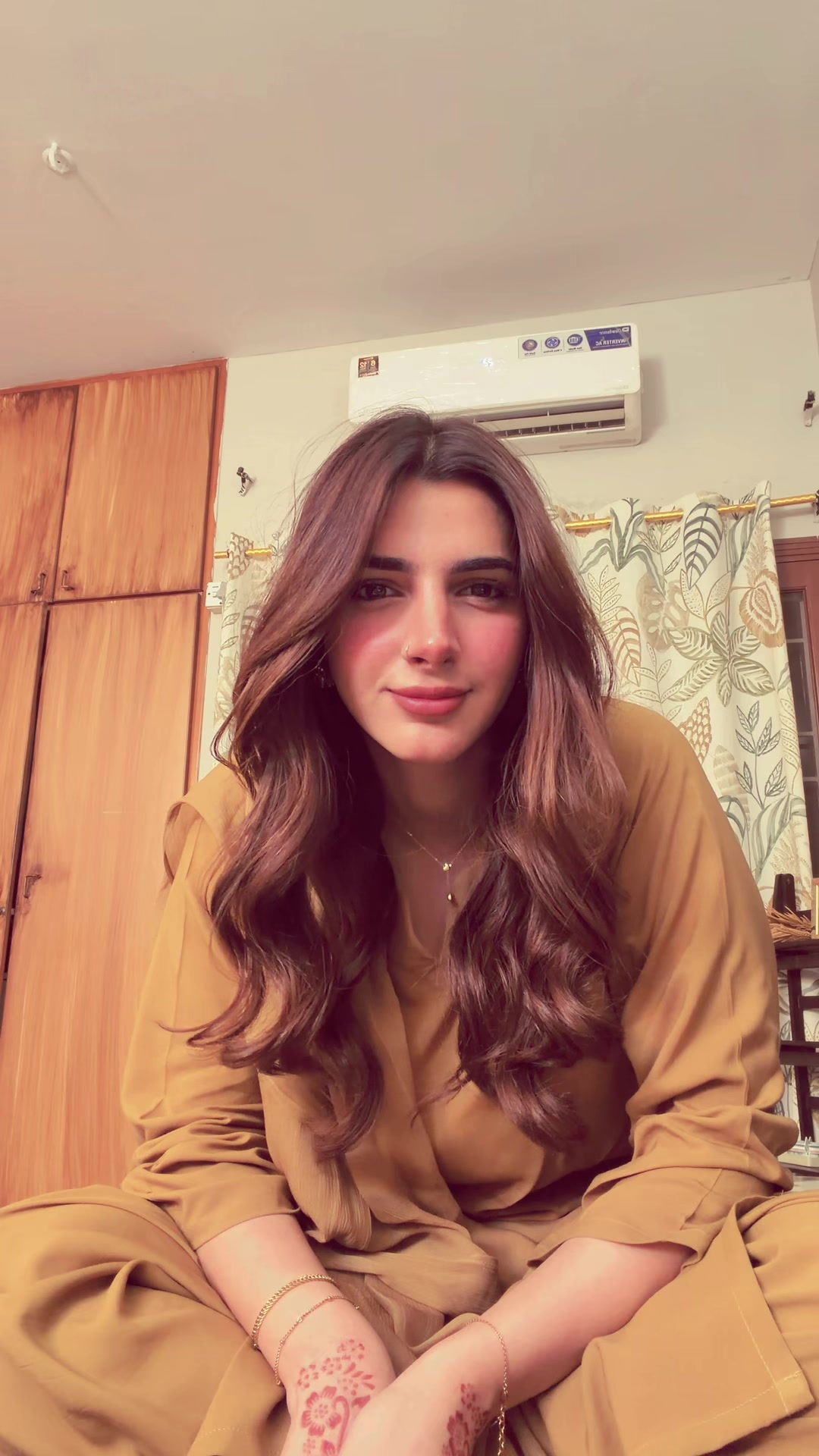 @Veeni