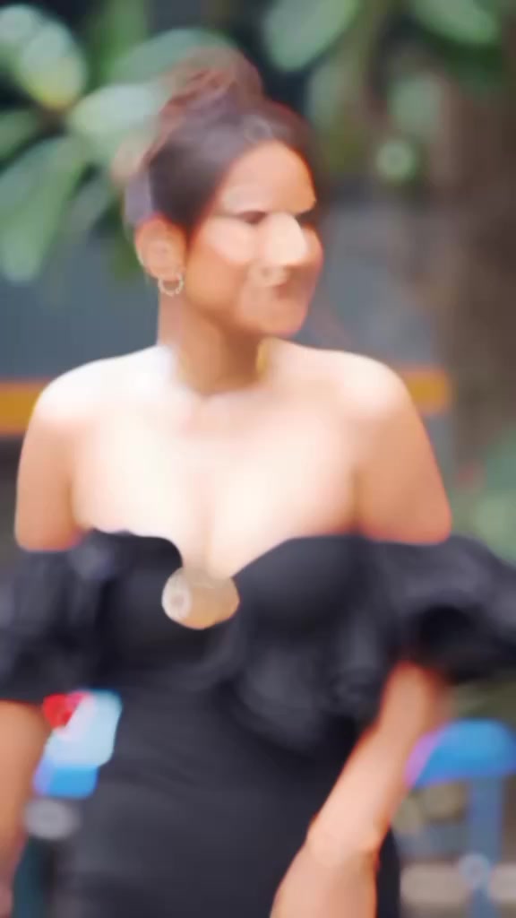 @nia Sharma