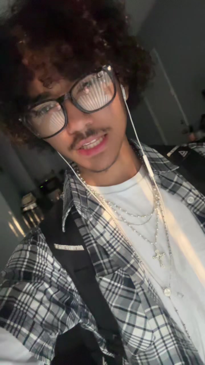 @ZxyFrmU2Me