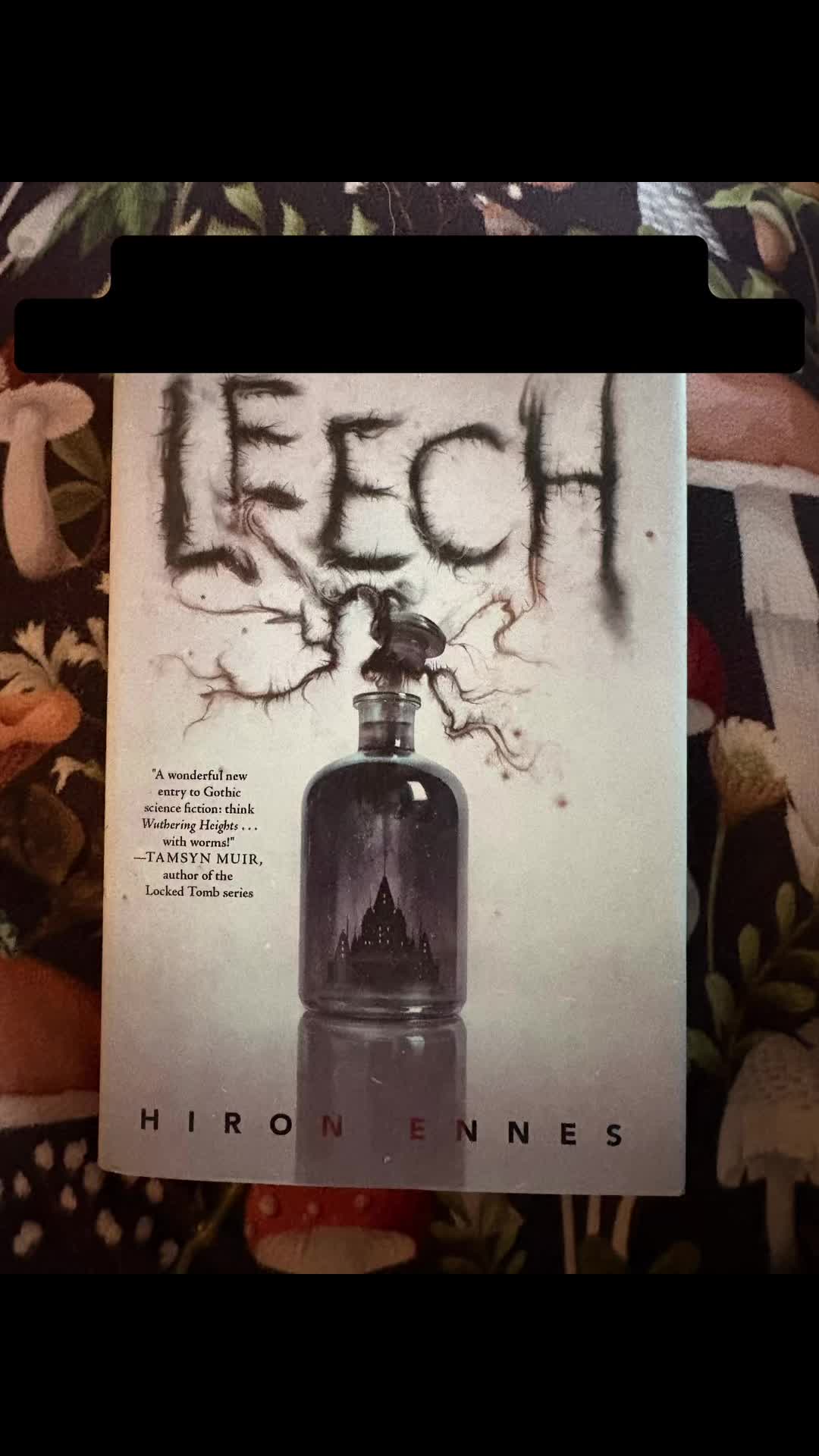 @whit_reads_horror📚