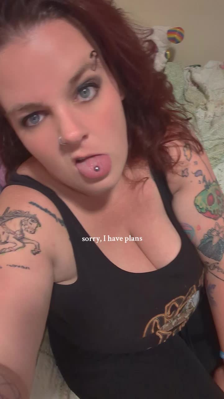@EmoChickThatsBroken🖤