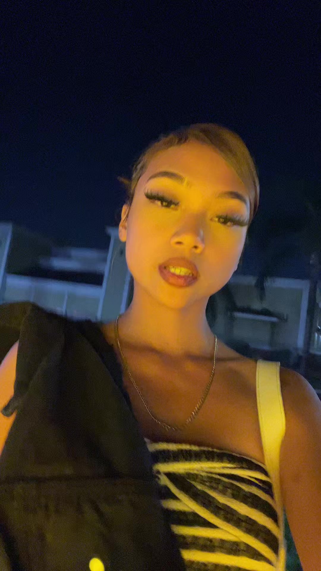 @👣
