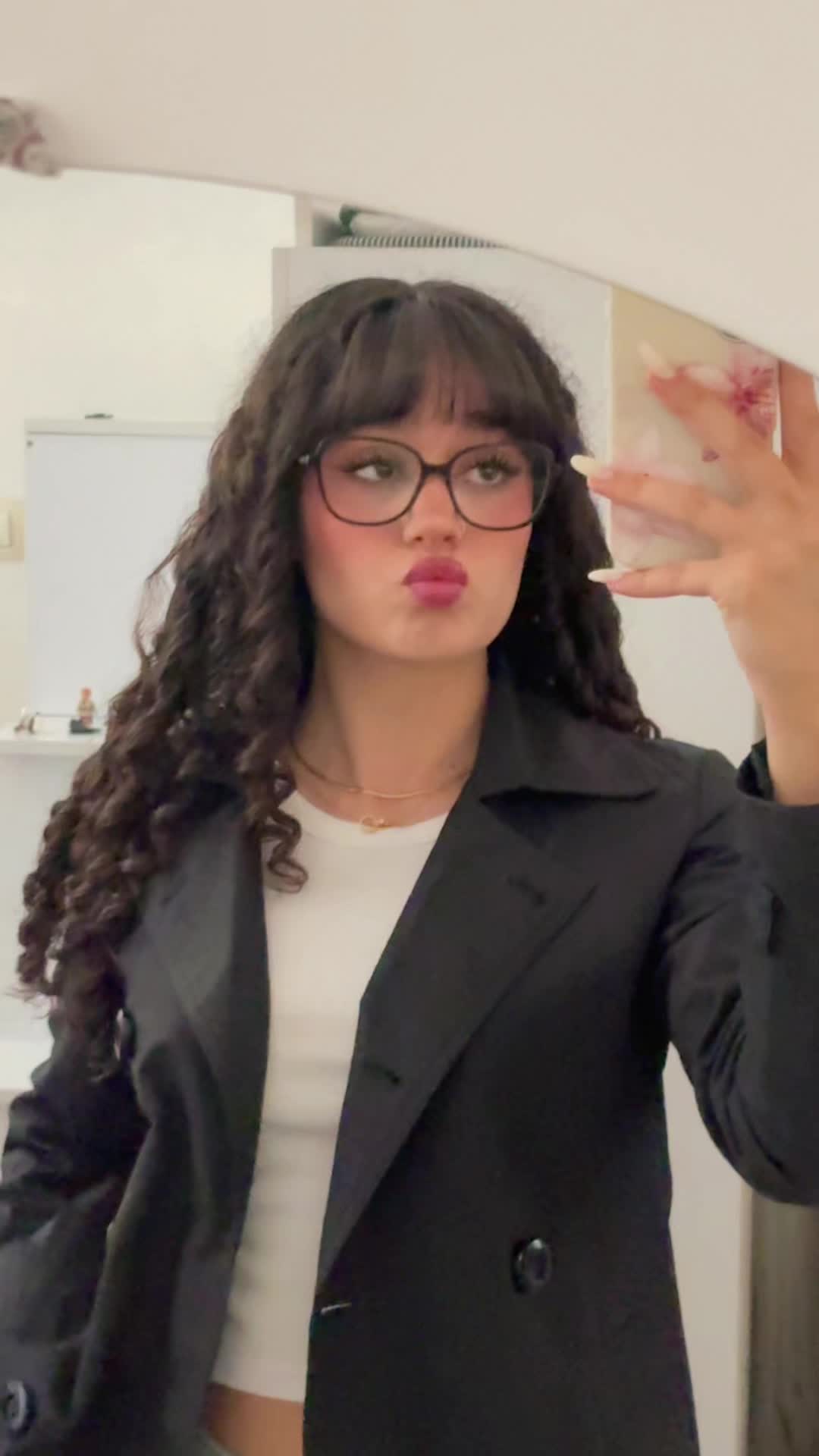 @iihelliyaa