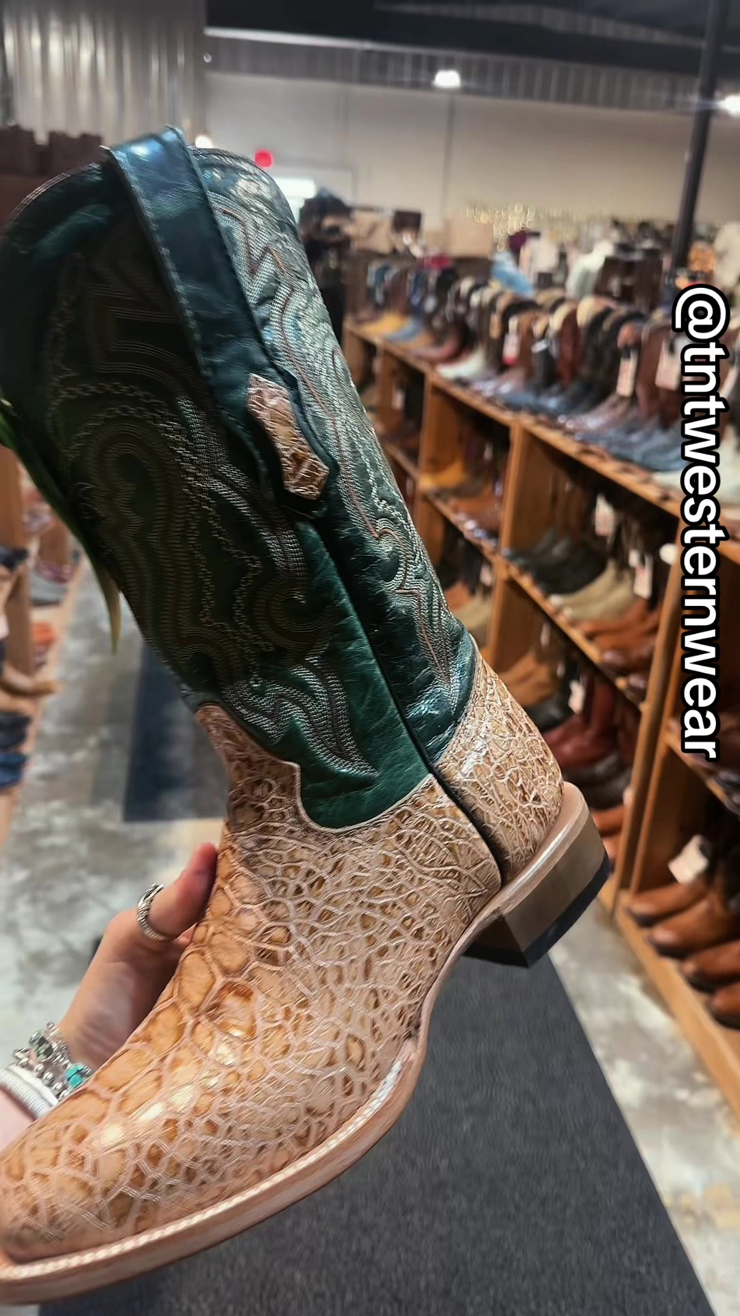 @TNT Western Wear// Bay City,Tx