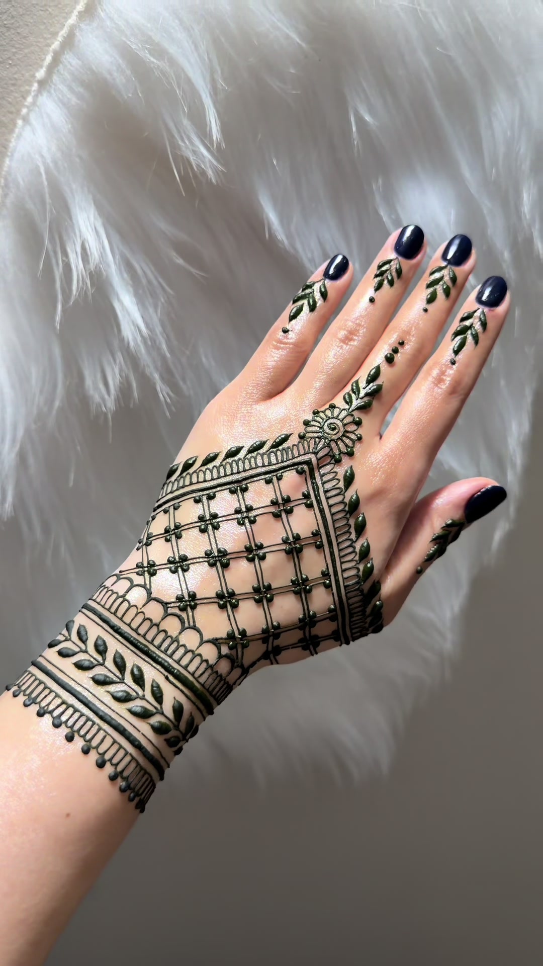 @charmsofmehandi