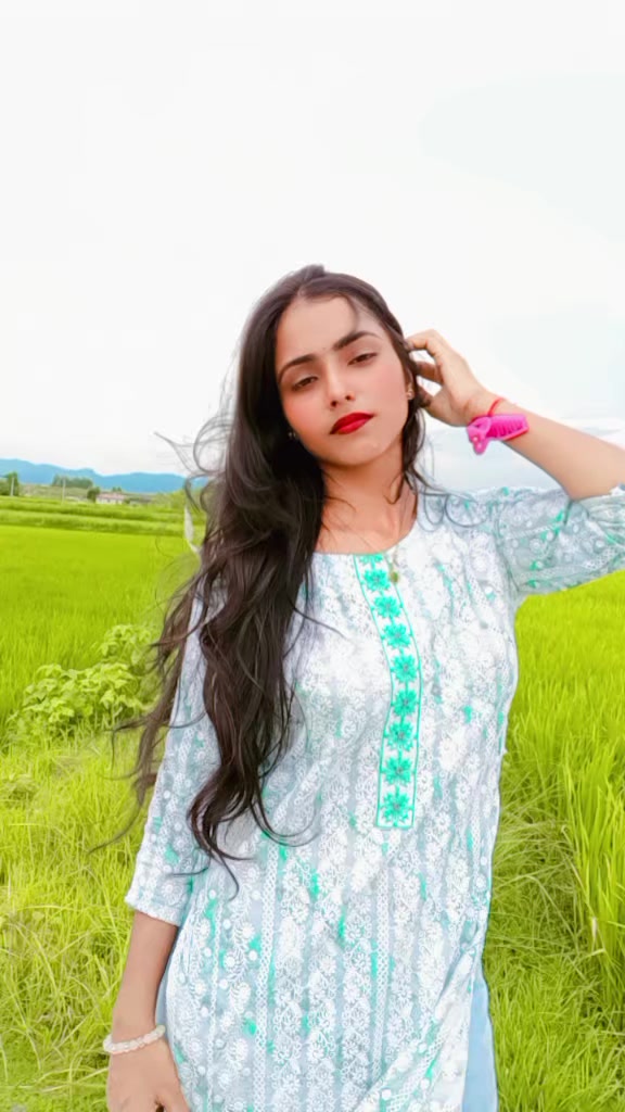 @rakhi thakur🌸🕊️