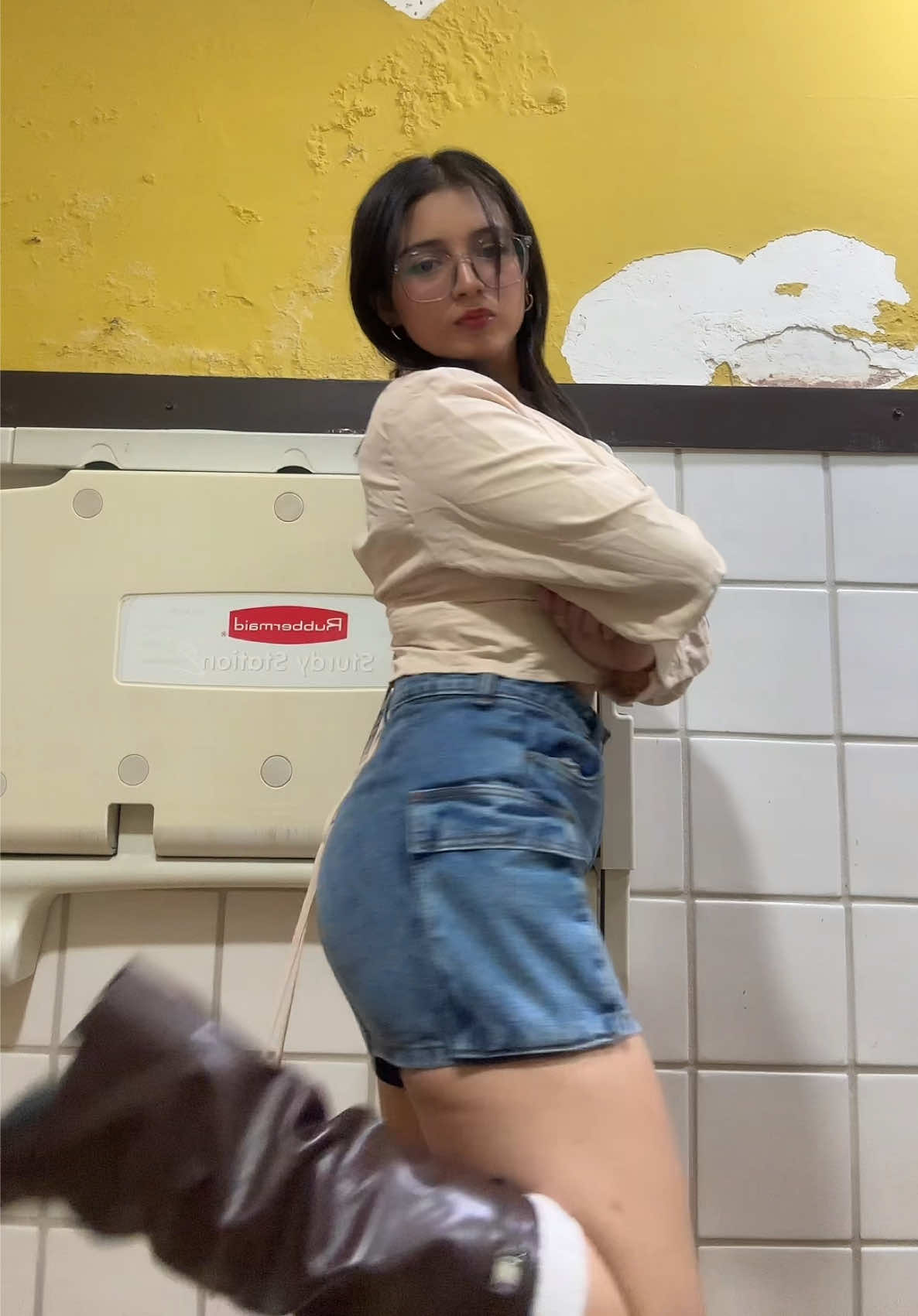 @Aniss⋆: ⋆★˚。 ⋆