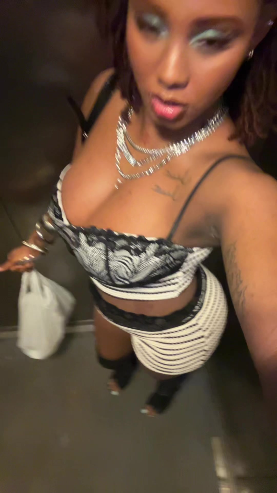 @H0n3yX2
