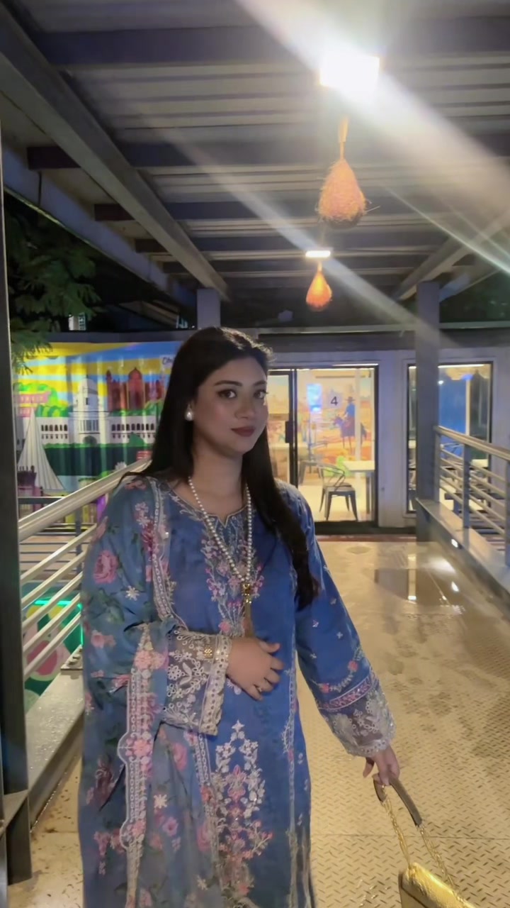 @Anika🥀