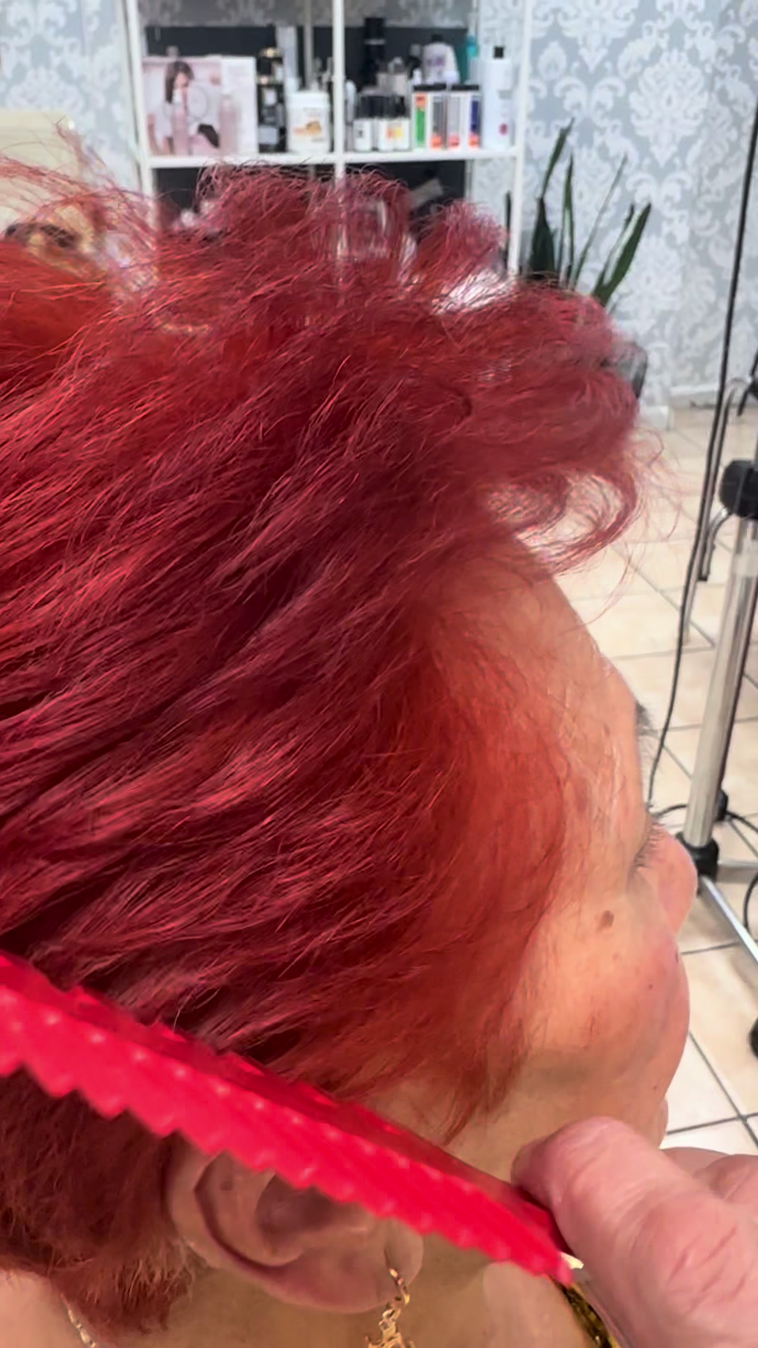 @lucysalon103