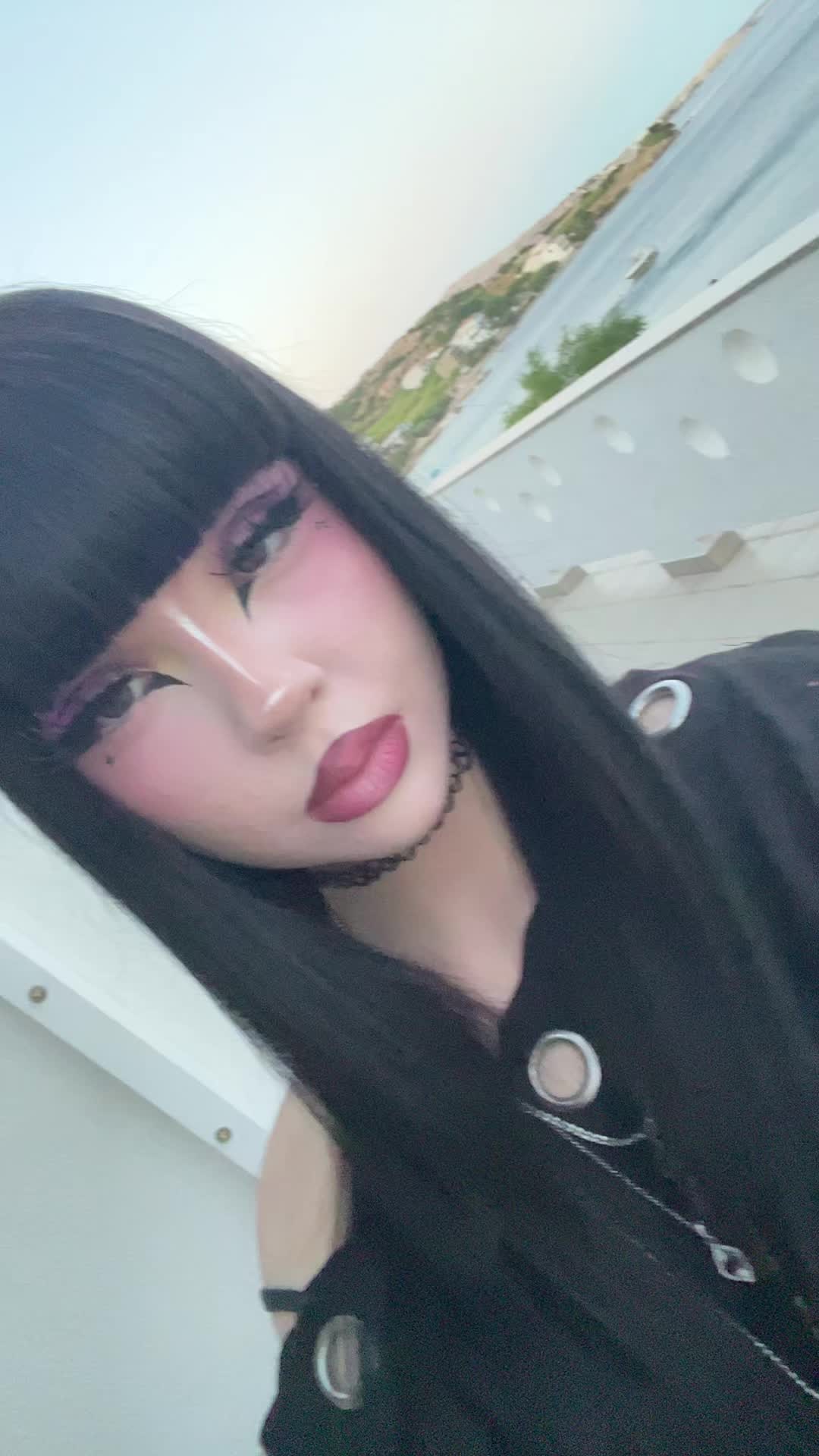 @Ava