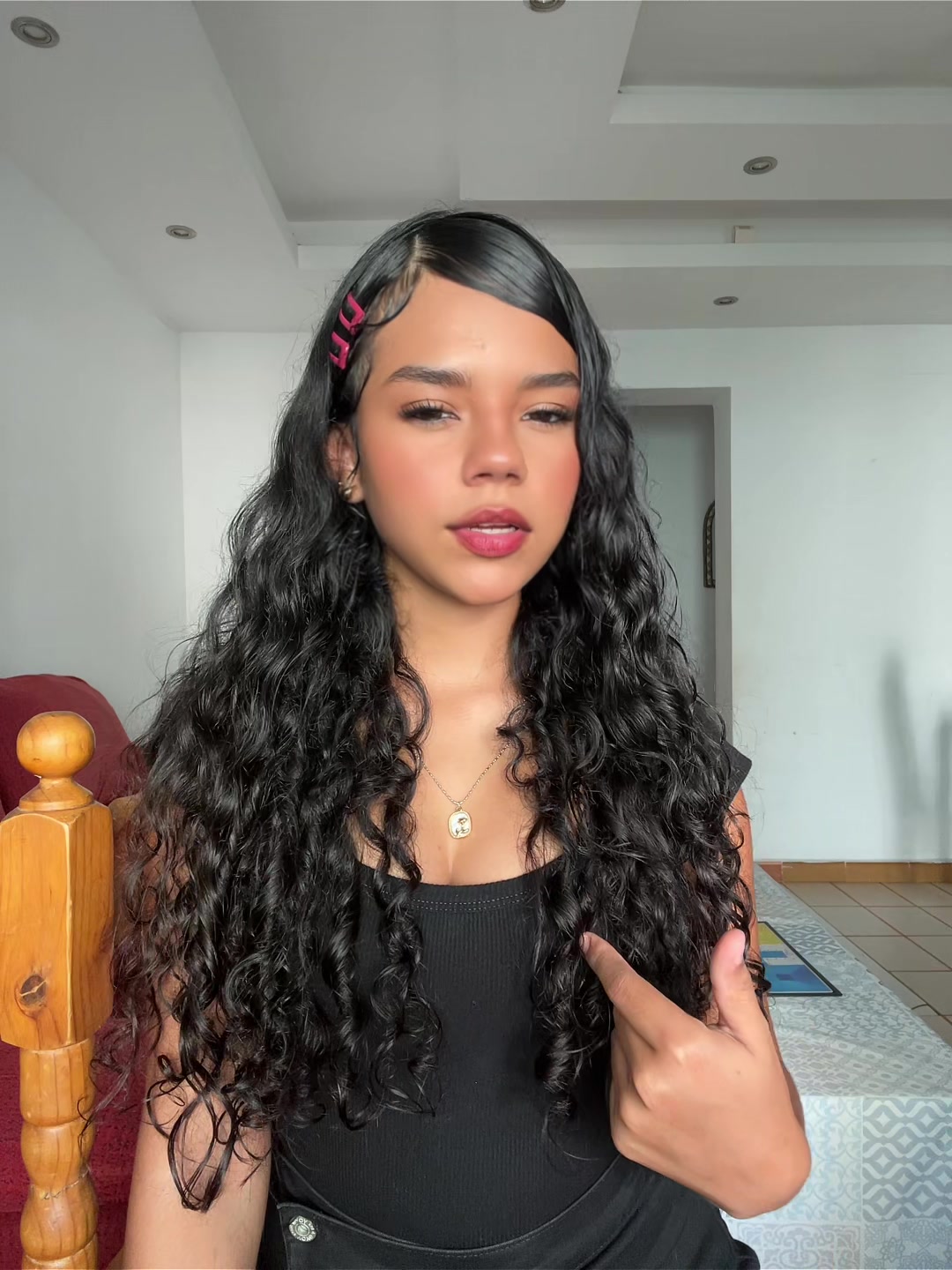 @👩🏽&zwj;🦱