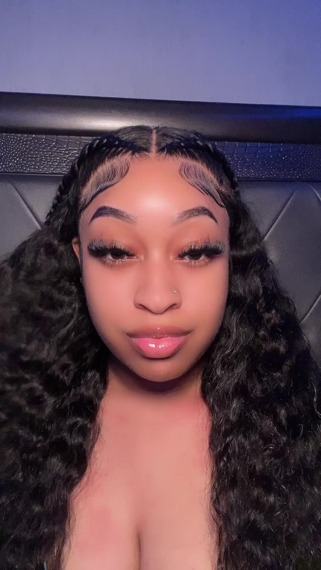 @itsangelaurelia