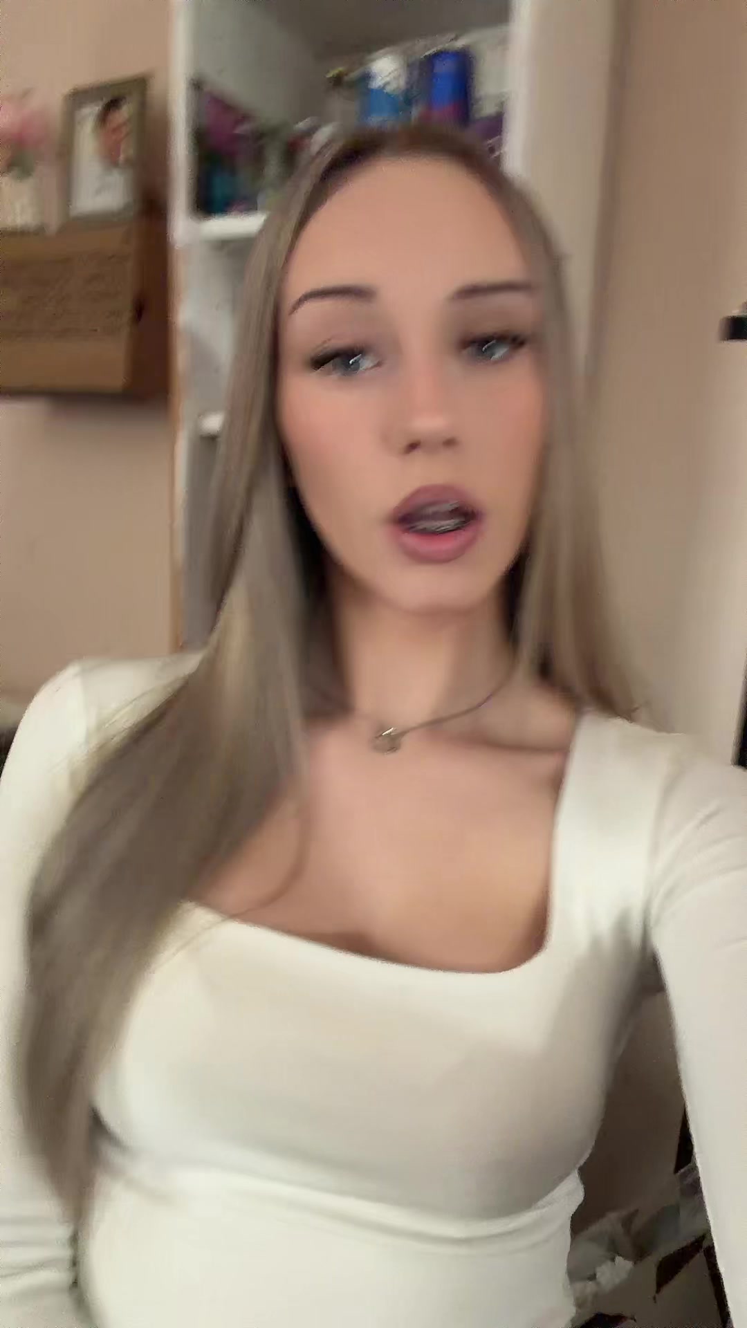 @𝐄