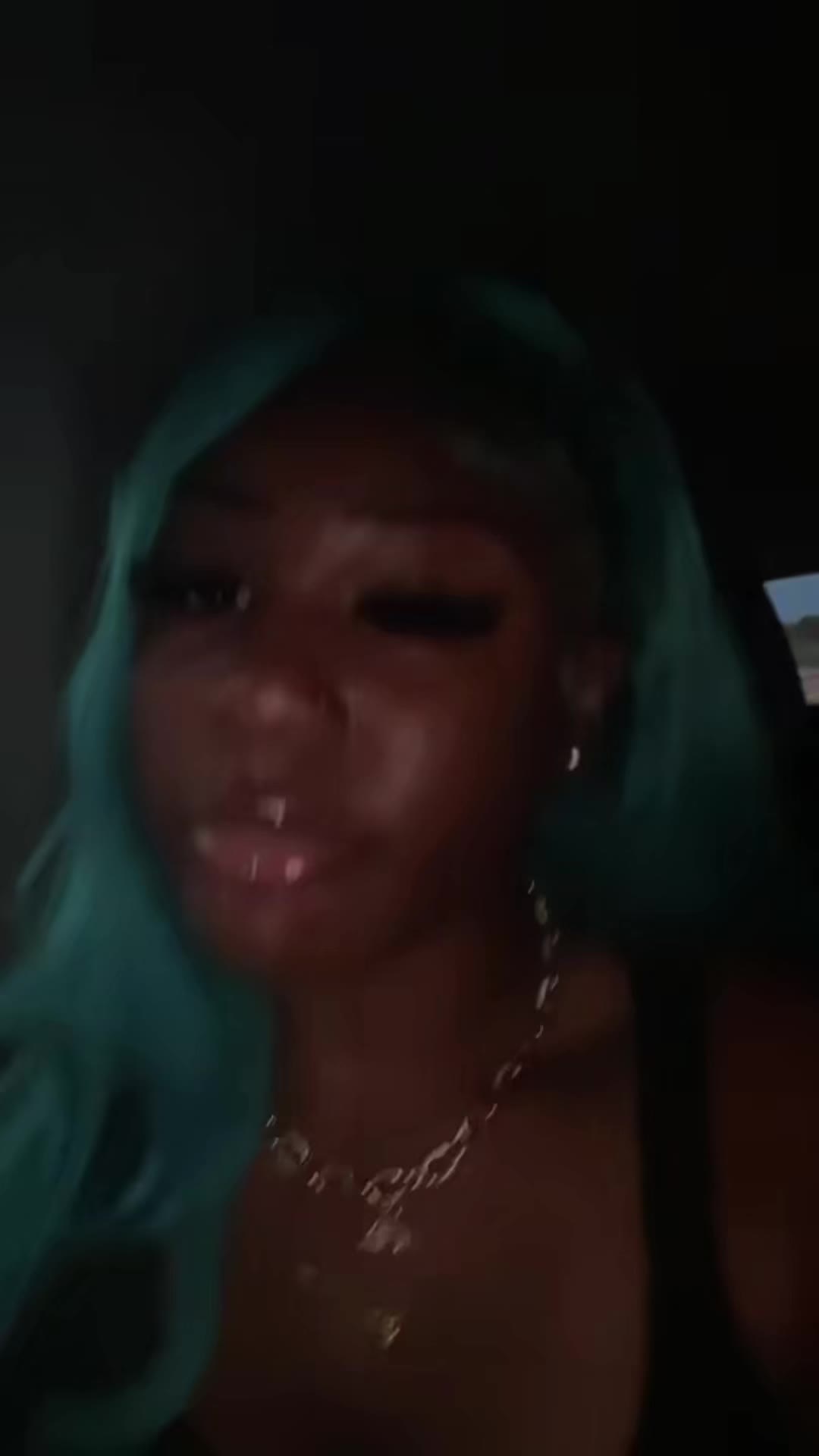 @Banana 🍌 👩🏾&zwj;❤️&zwj;💋&zwj;👩🏽