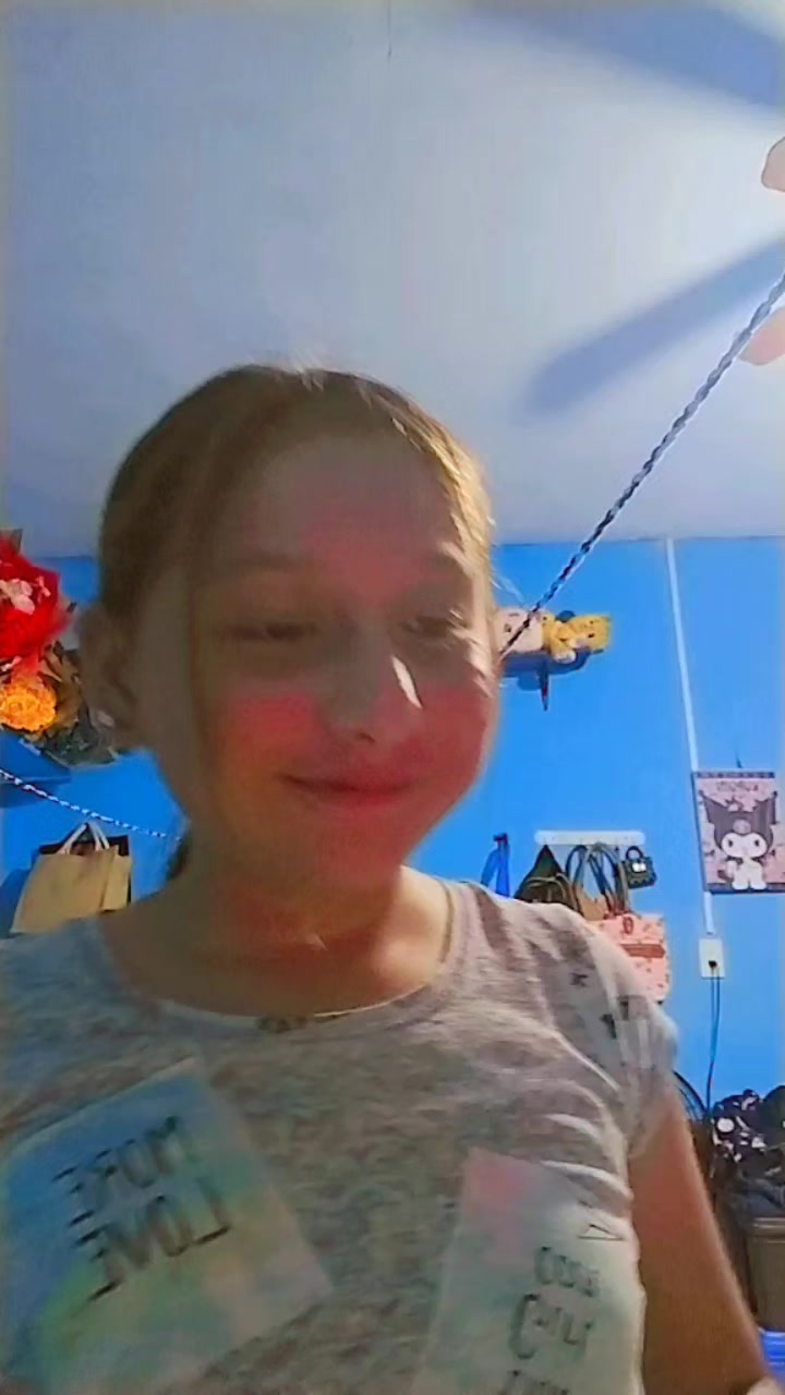 @hellosss 😝✌️