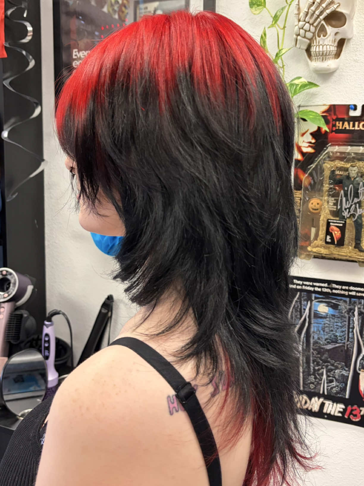 @Looks That Kill Salon
