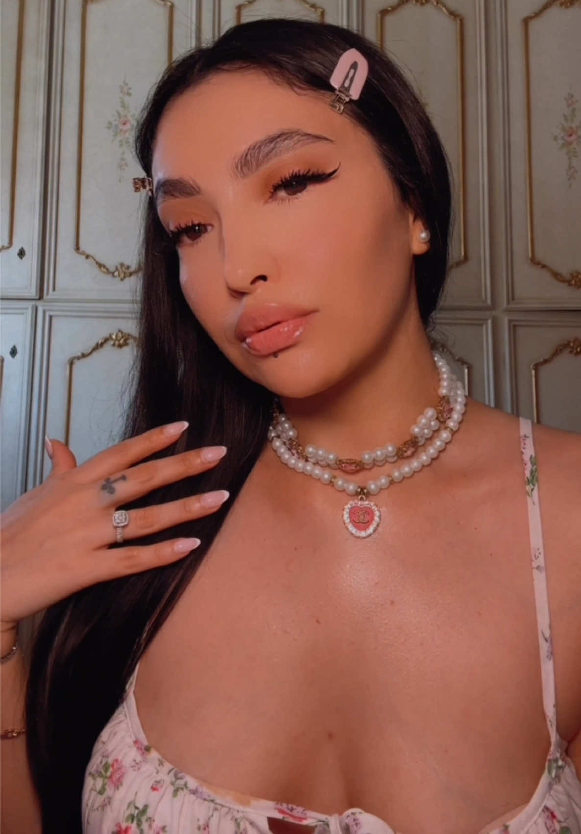 @ℳ𝒾𝒸𝒽𝑒𝓁𝓁𝑒 𝜗𝜚