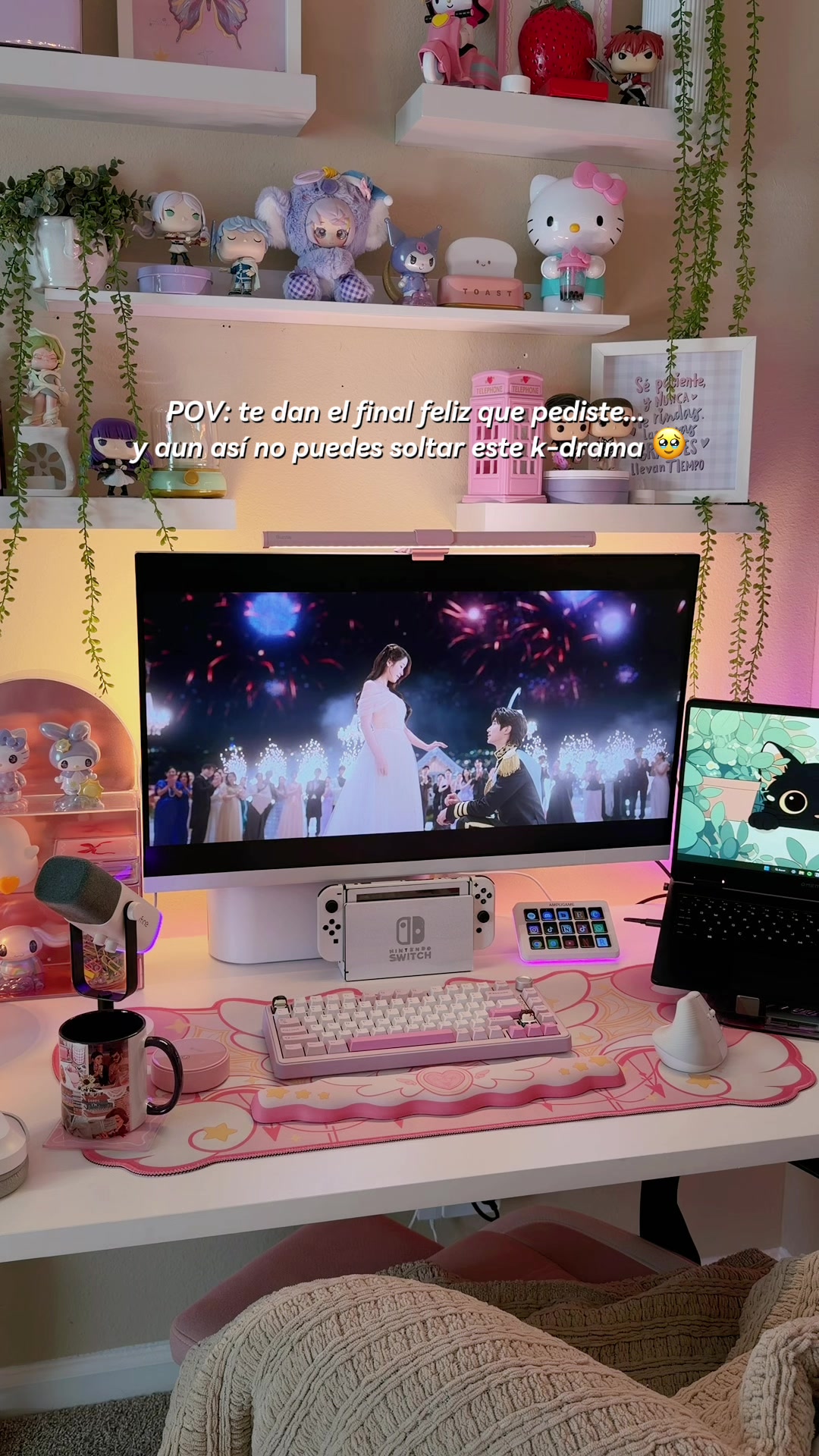 @Paola | Cozy Desk Setup
