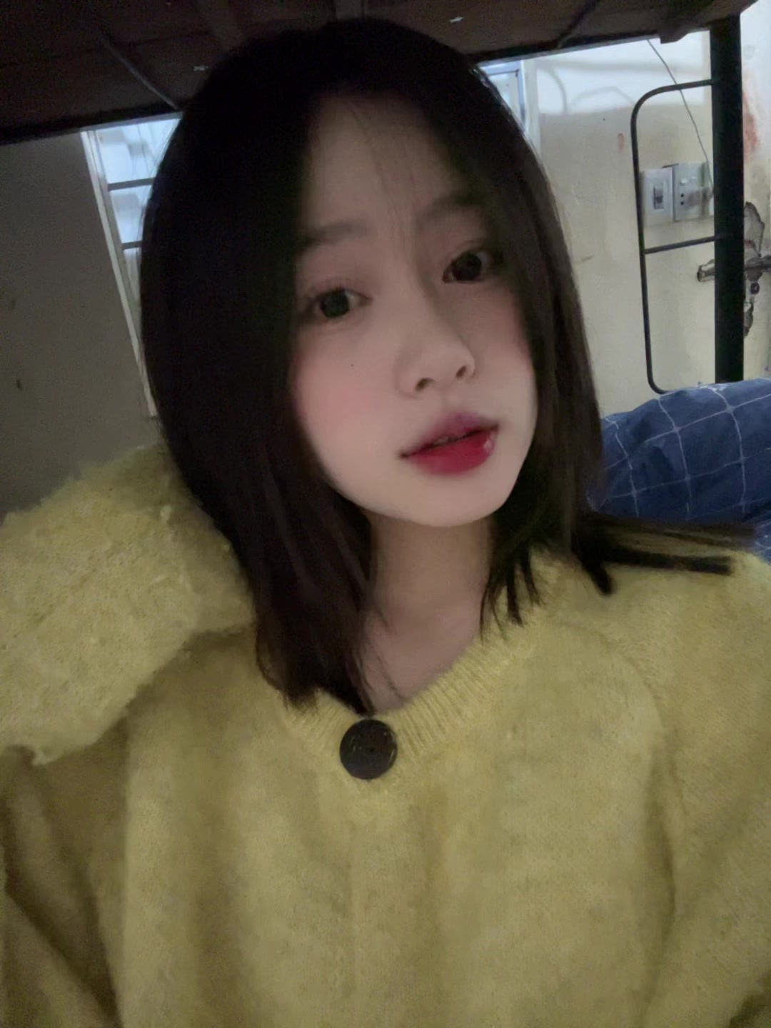 @hắt x&igrave; giả tạo !