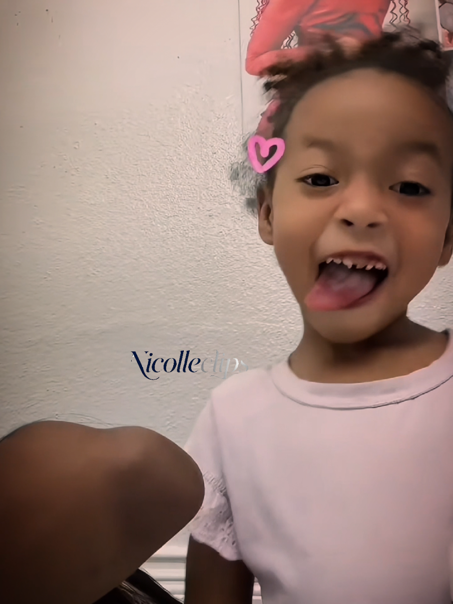 @NicolleClips