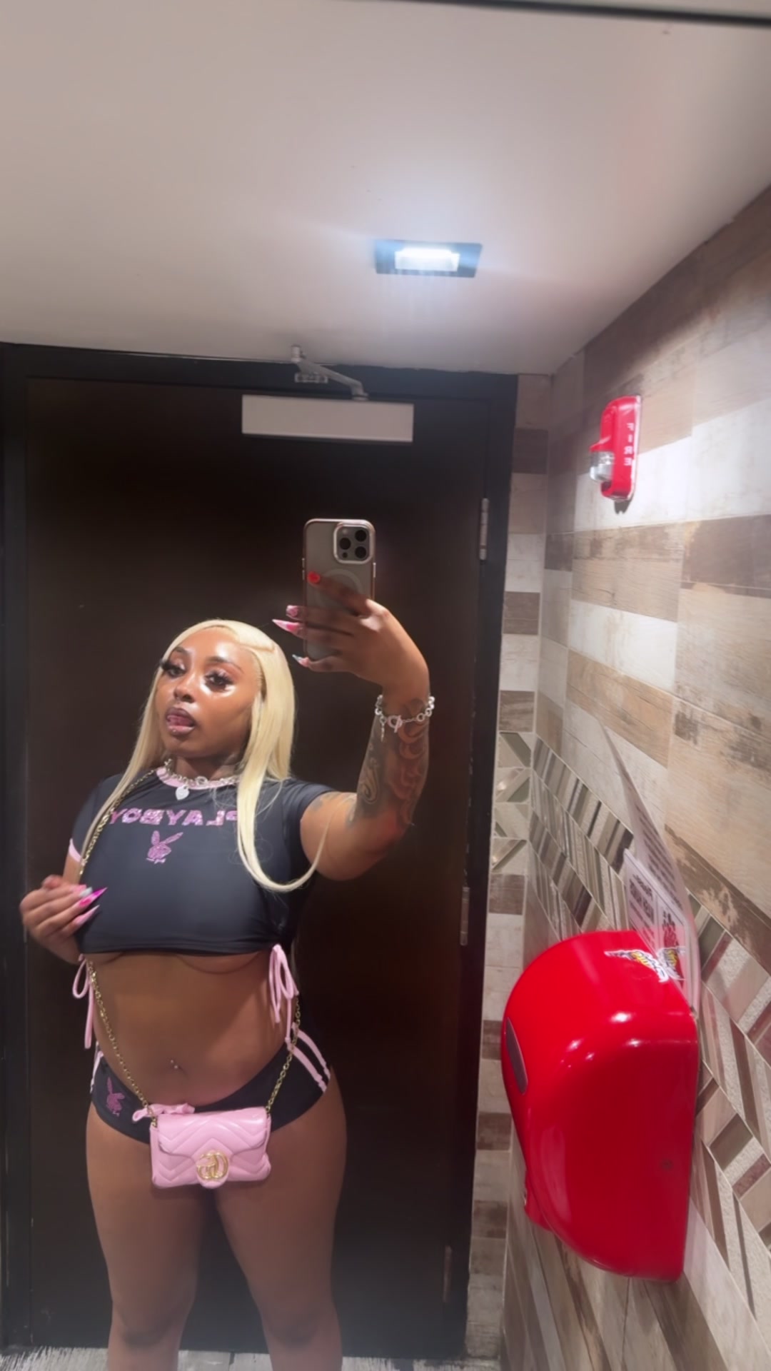 @breeskii