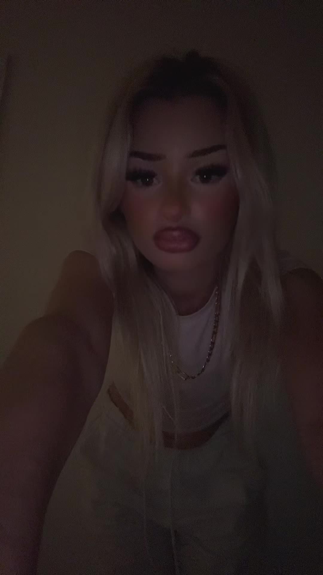 @Elliequigley