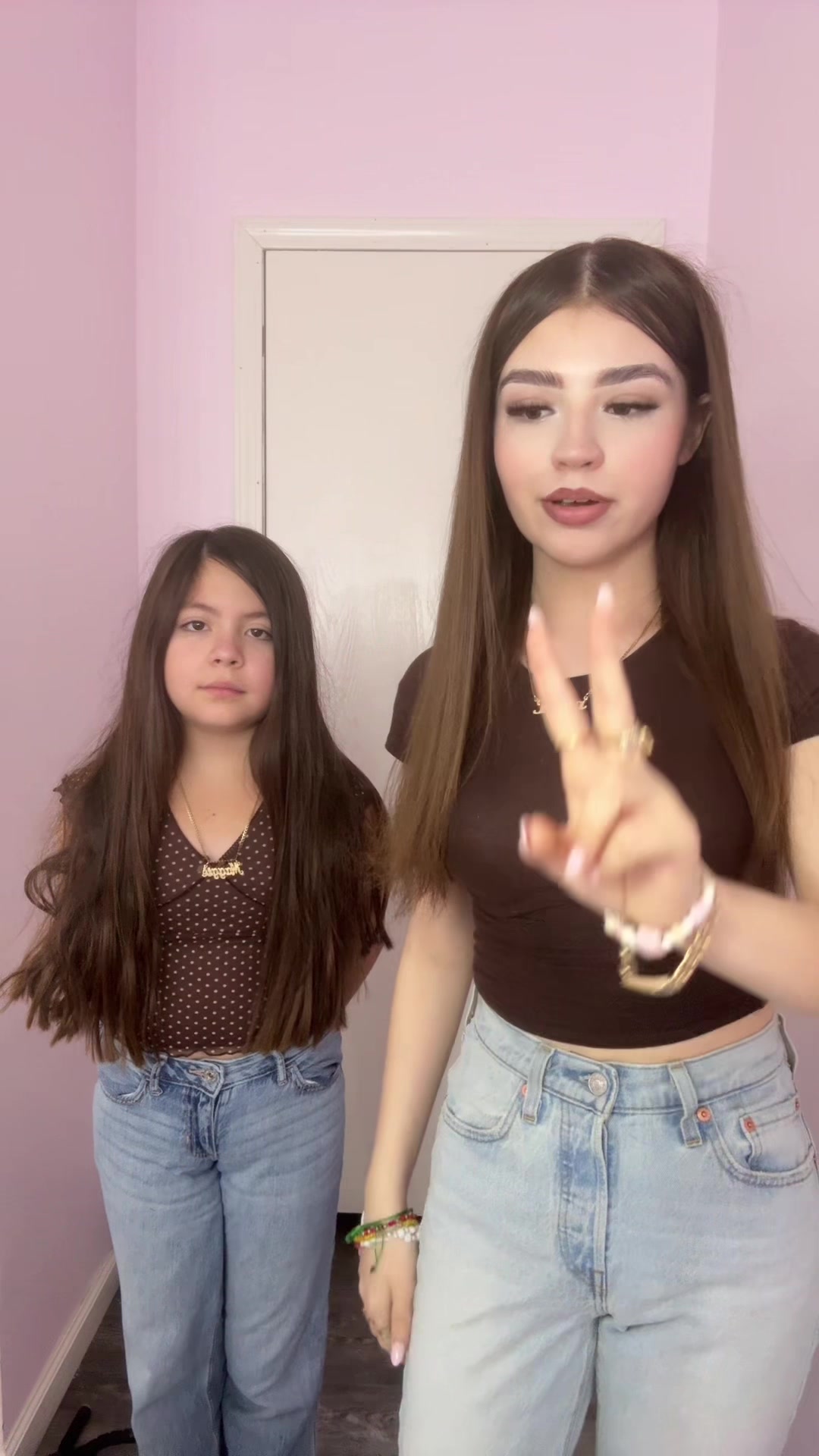 @Deliciaasisters