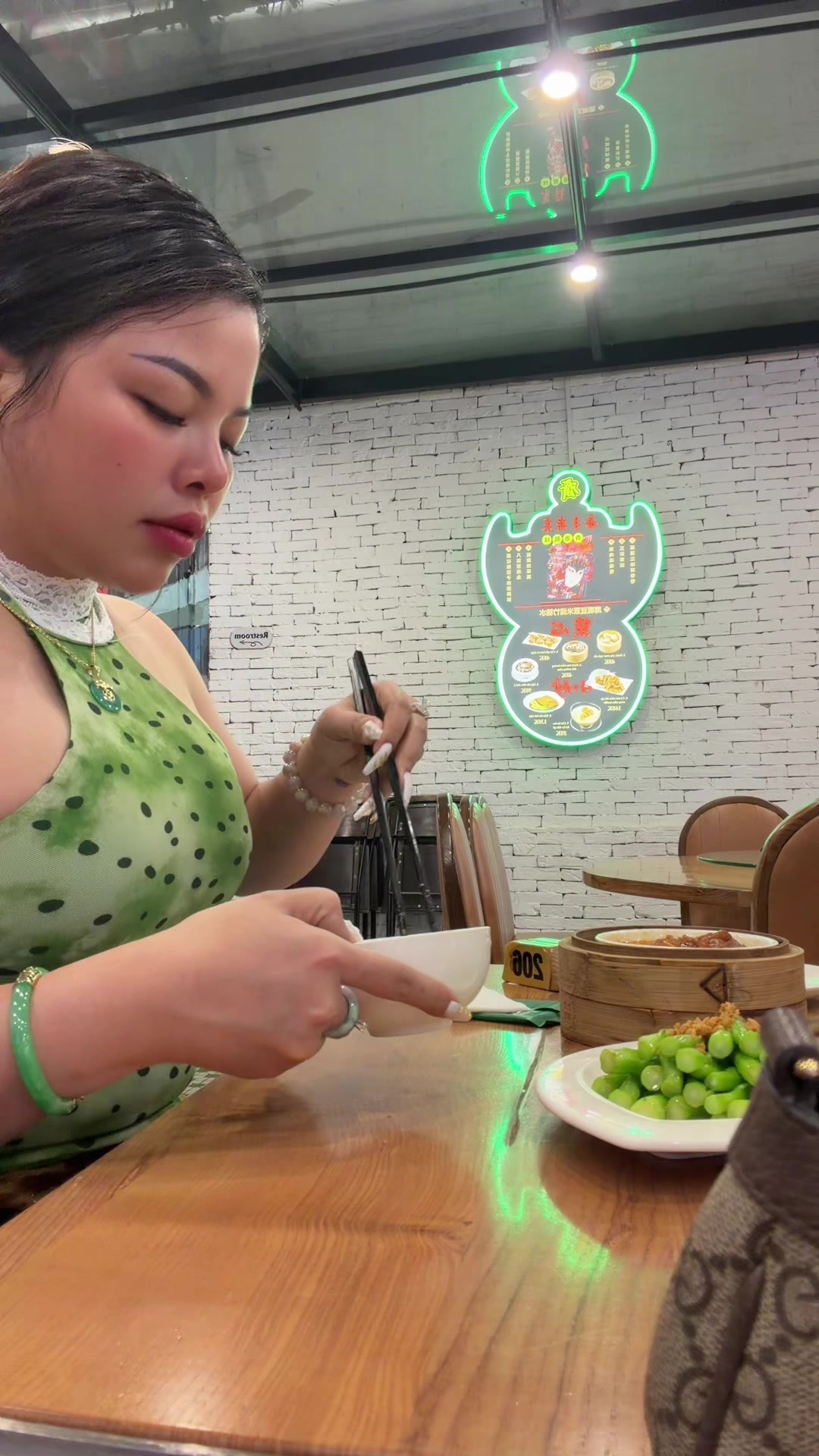 @HỚT TÓC NAM THẢO NGUYÊN Q4