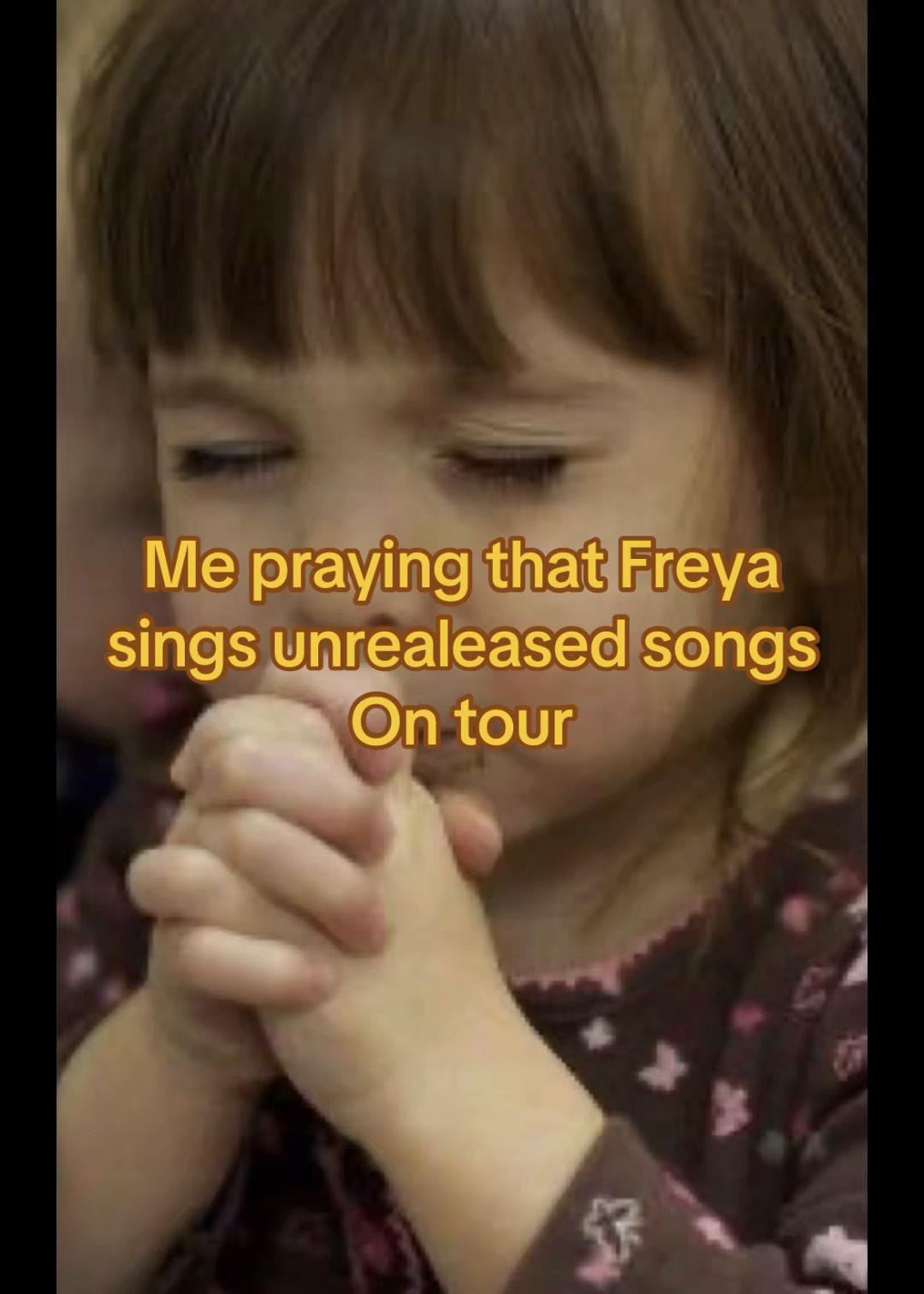@Professional fan girl 🤍