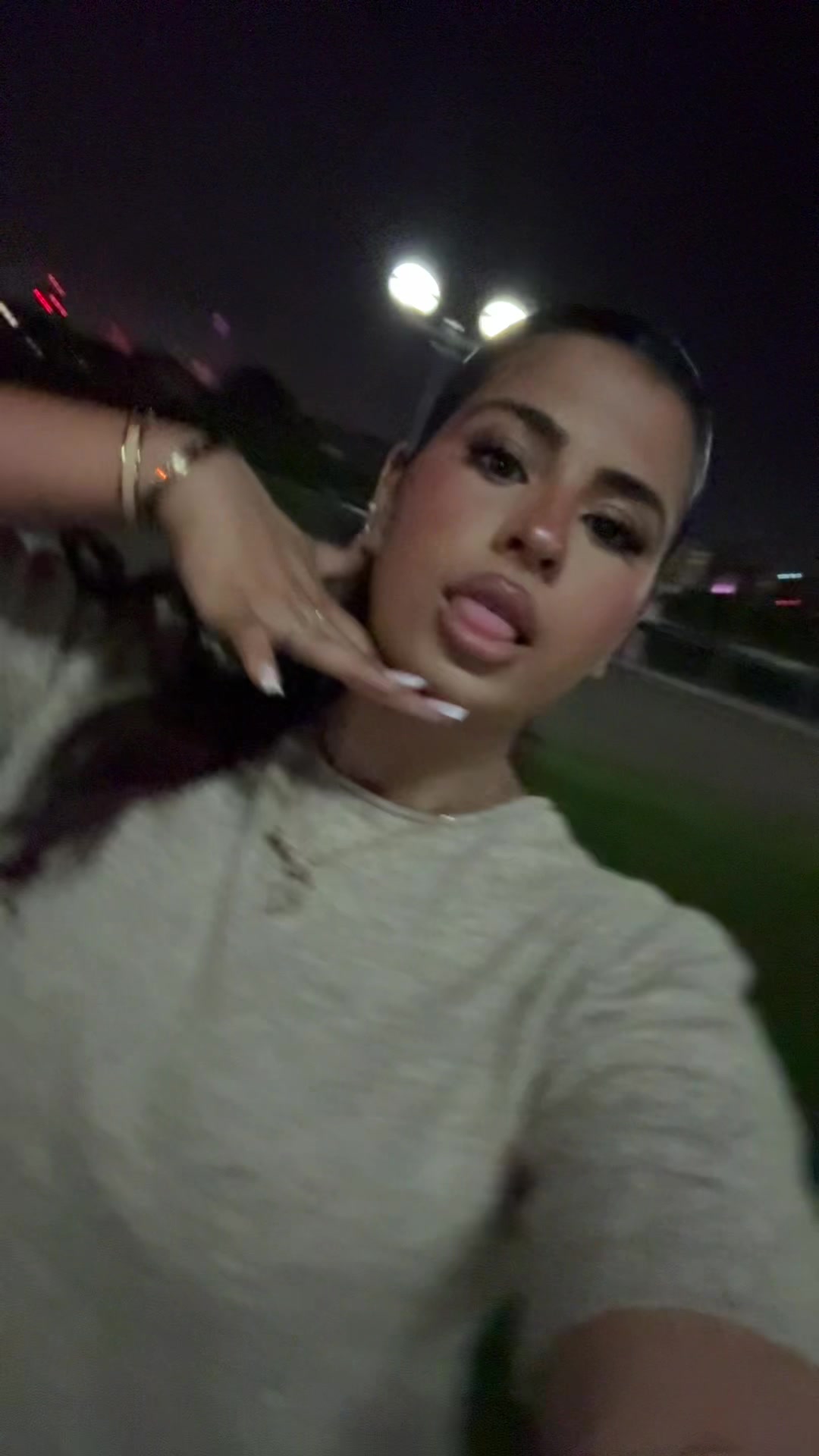 @⃟