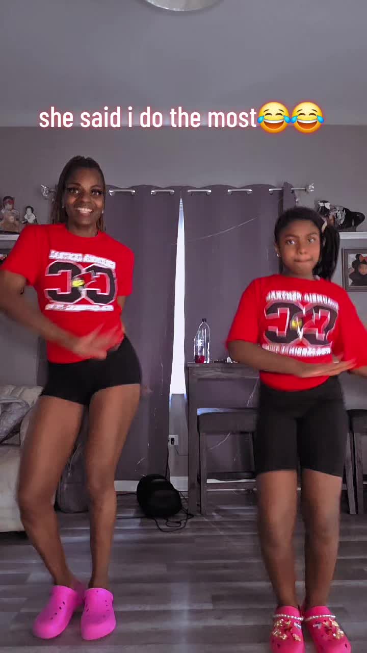 @comedian DatDamnDeeDee