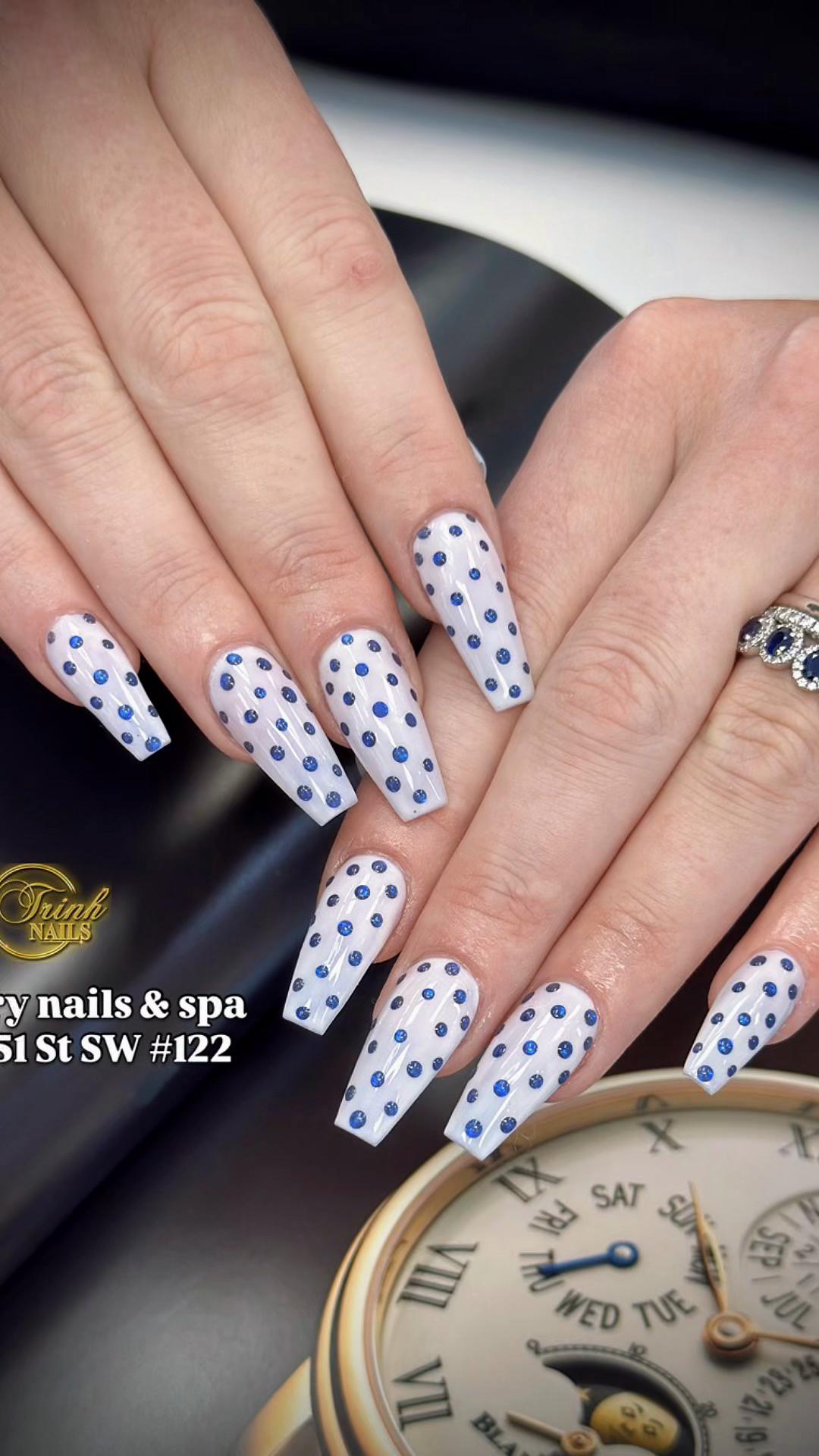 @Luxury Nails & Spa YYC