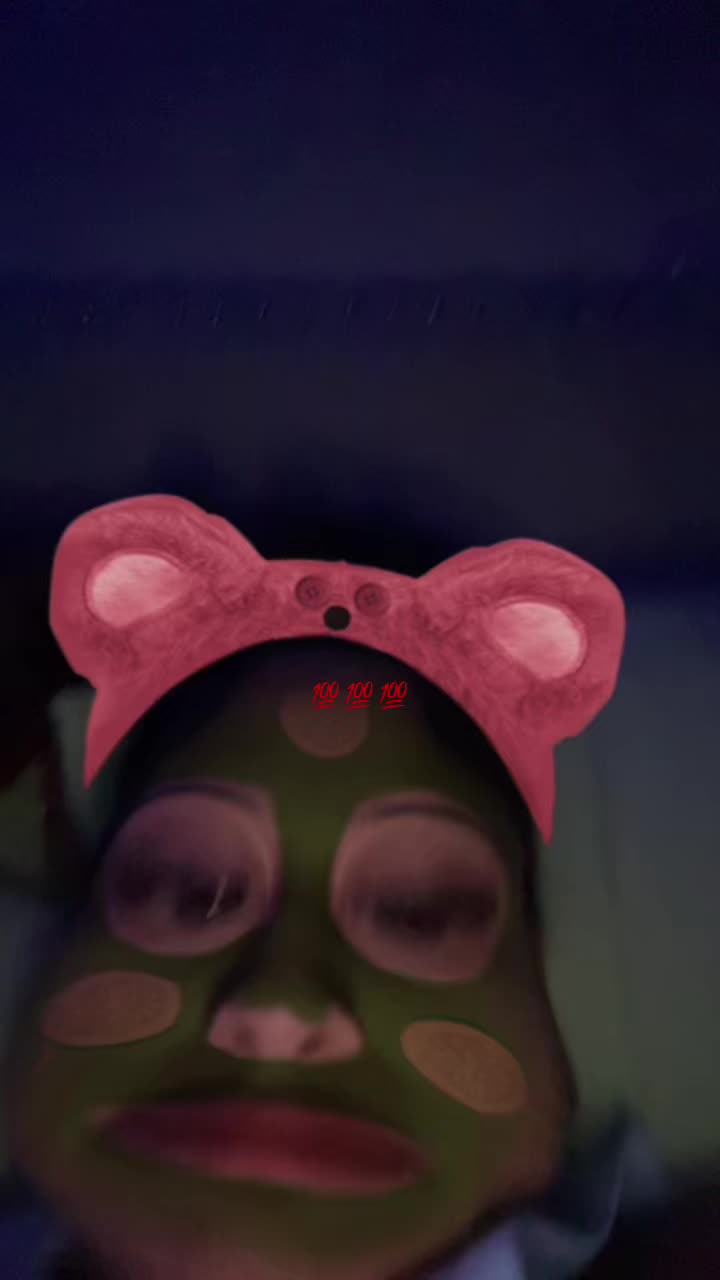 @•