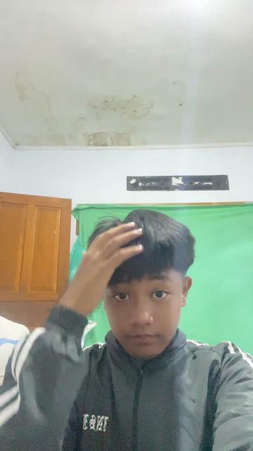 @thia_zakaria