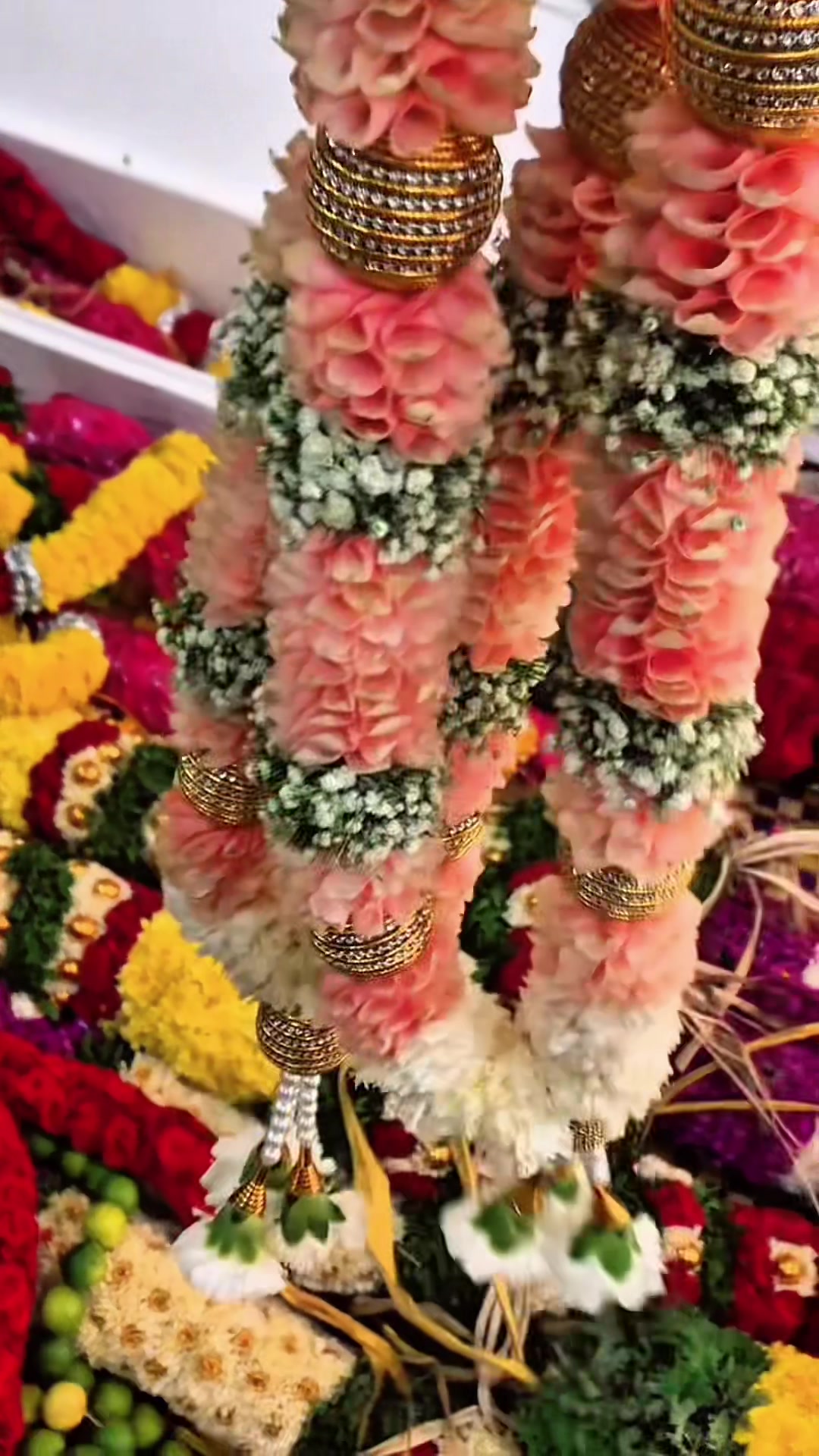 @๐๐๐ ๐๐ข๐ฏ๐๐ก๐ Garlands