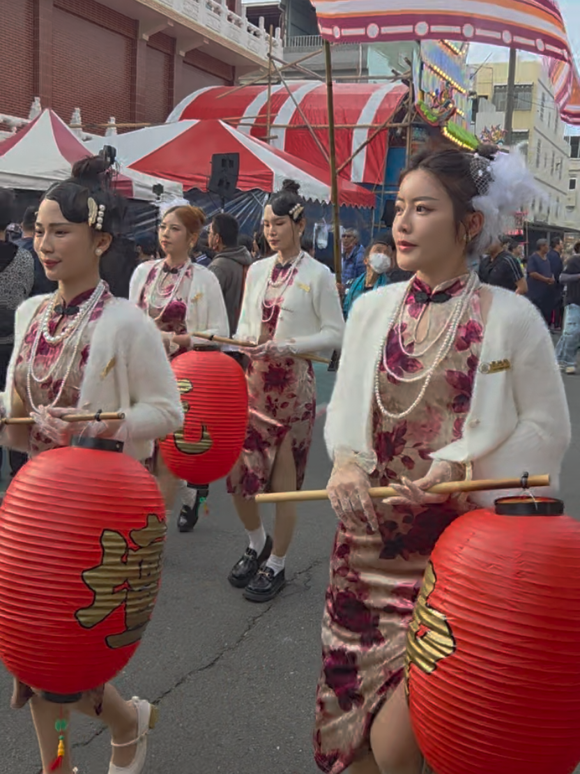 @帥哥跑廟會