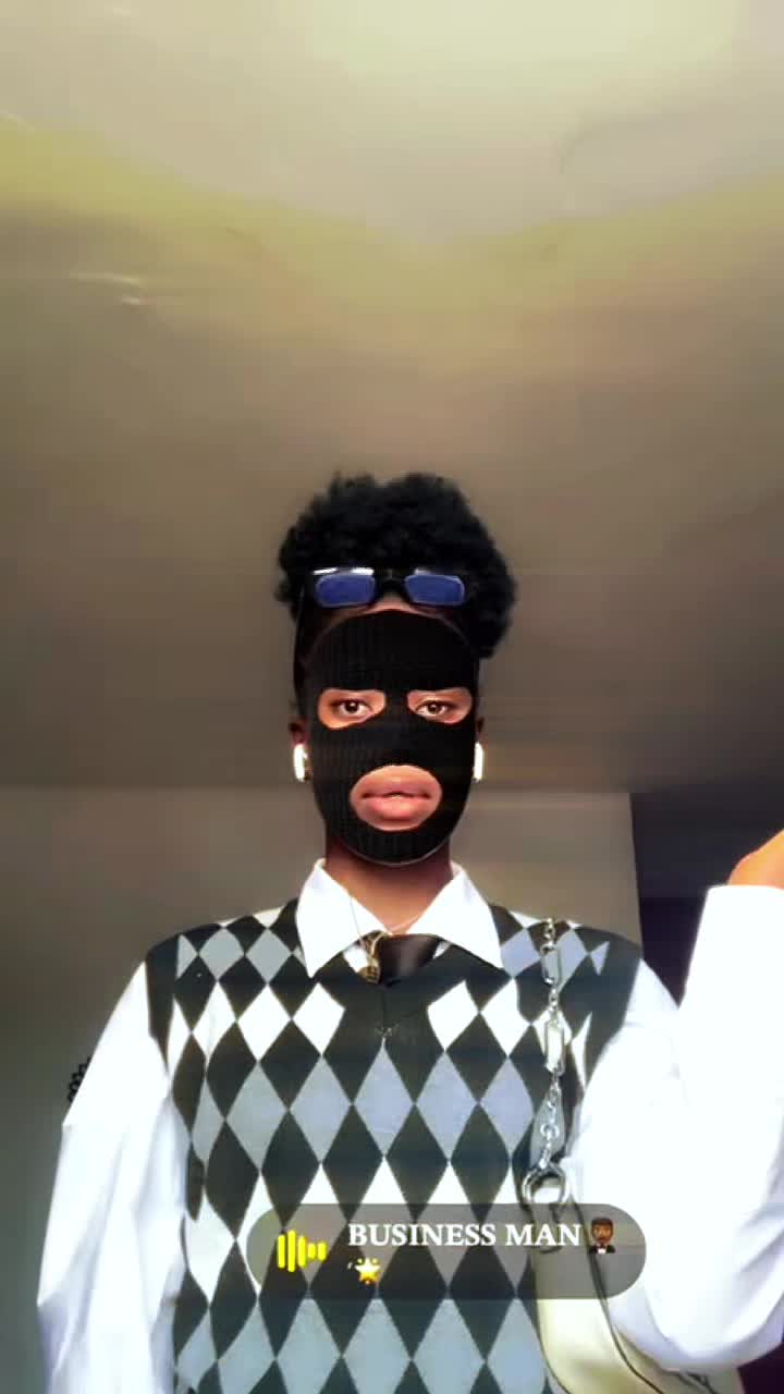 @👩🏽🦰!
