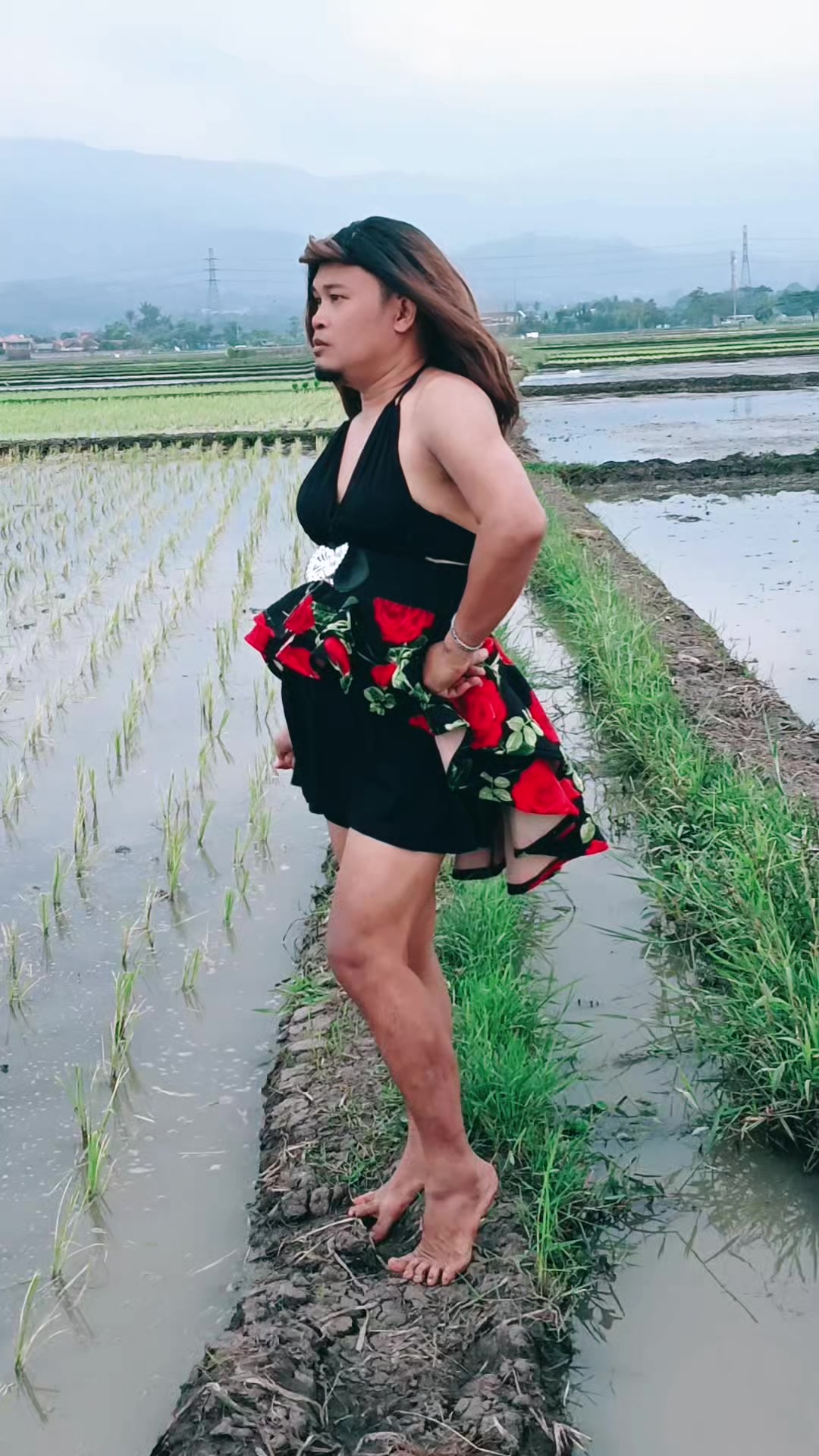 @manda si artis nyebur sawah
