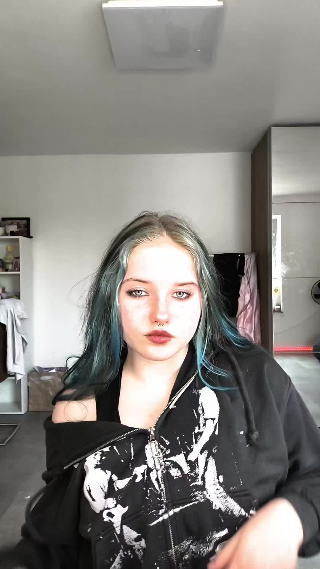 @Angelixx👽