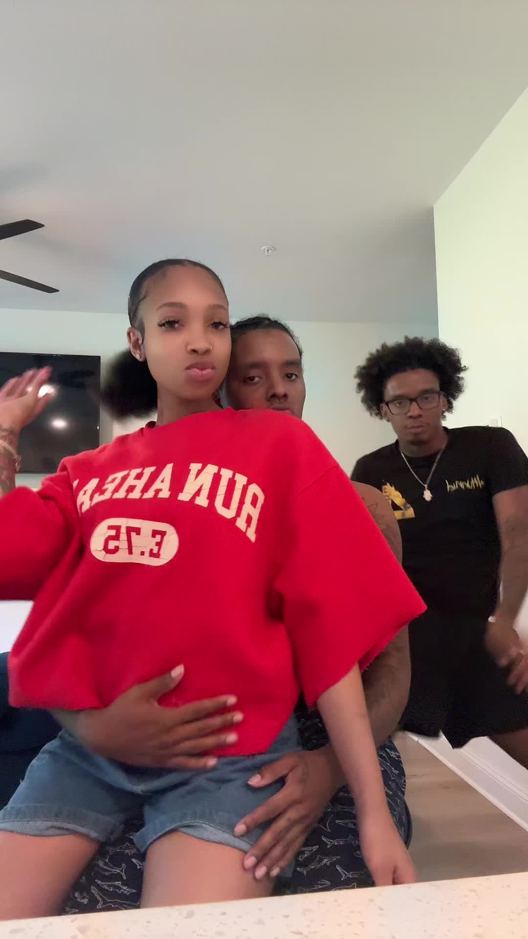 @glo.twinz/Content Creator