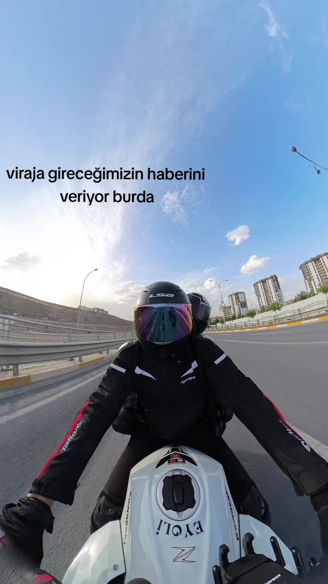 @eyoli