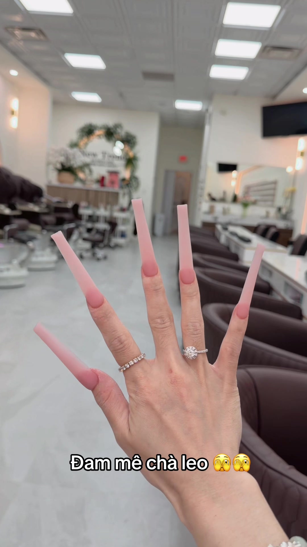 @KimmieNails🇻🇳&hearts;️🇨🇦Tấu H&agrave;i😜