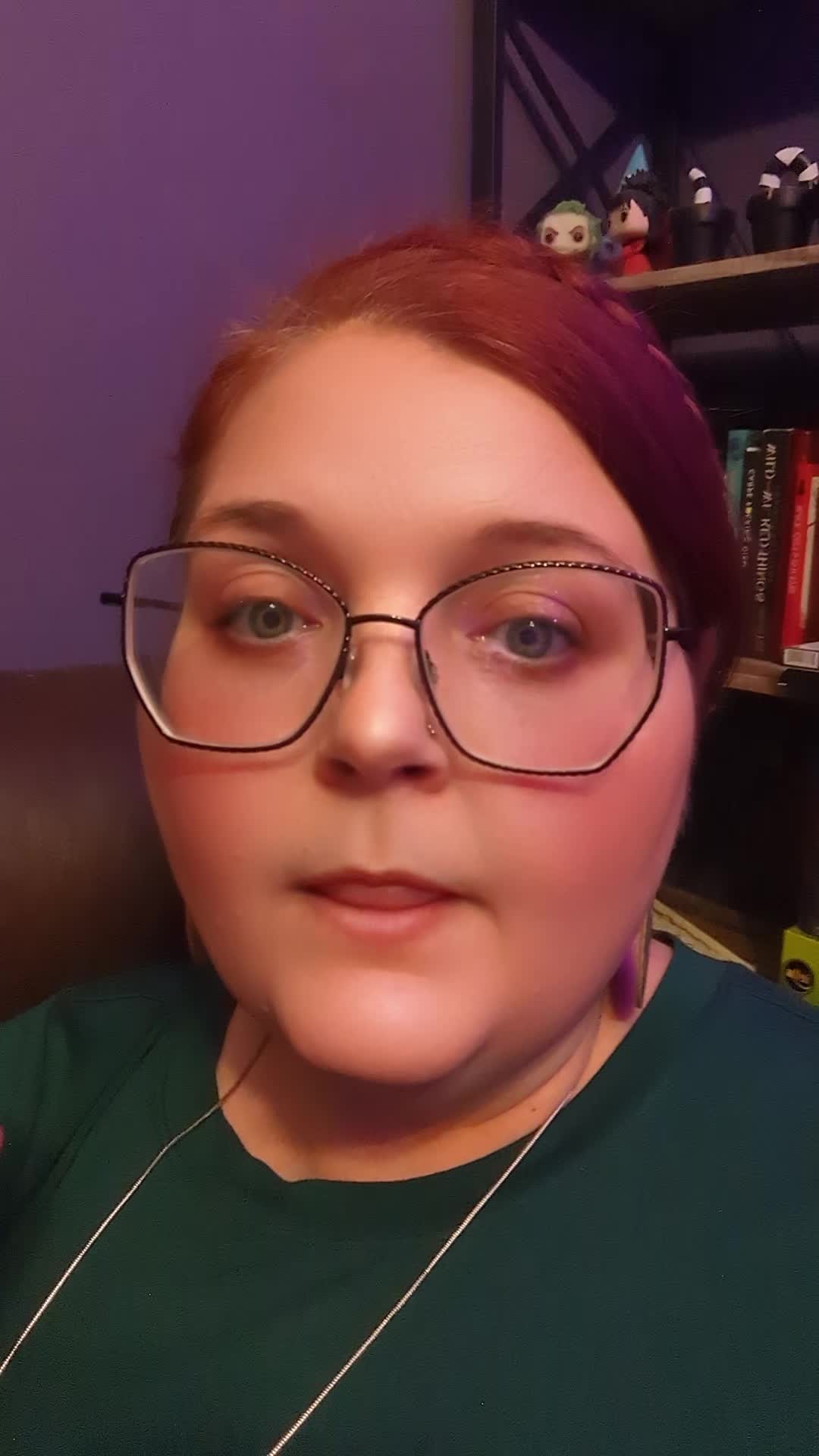 @GeekyNoelleLovesToRead
