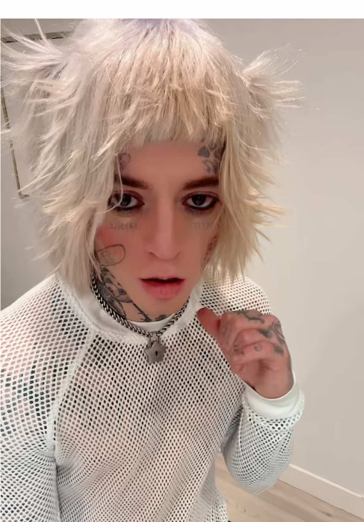 @★𝙝𝙚𝙡𝙡𝙤𝙠𝙞𝙩𝙩𝙮𝙗𝙤𝙞★
